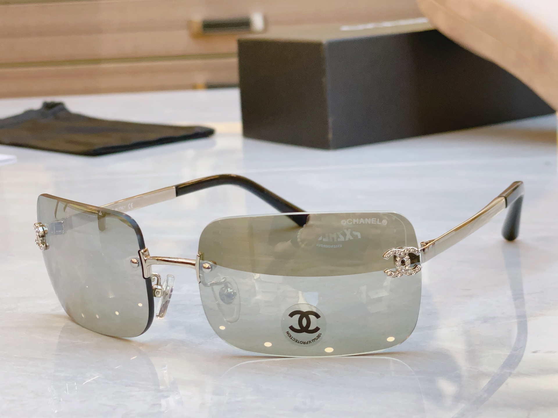 ，【CHANE*】香奈儿新款太阳镜🕶️🕶️，MODEL：CH4218，SIZE：60口16-145