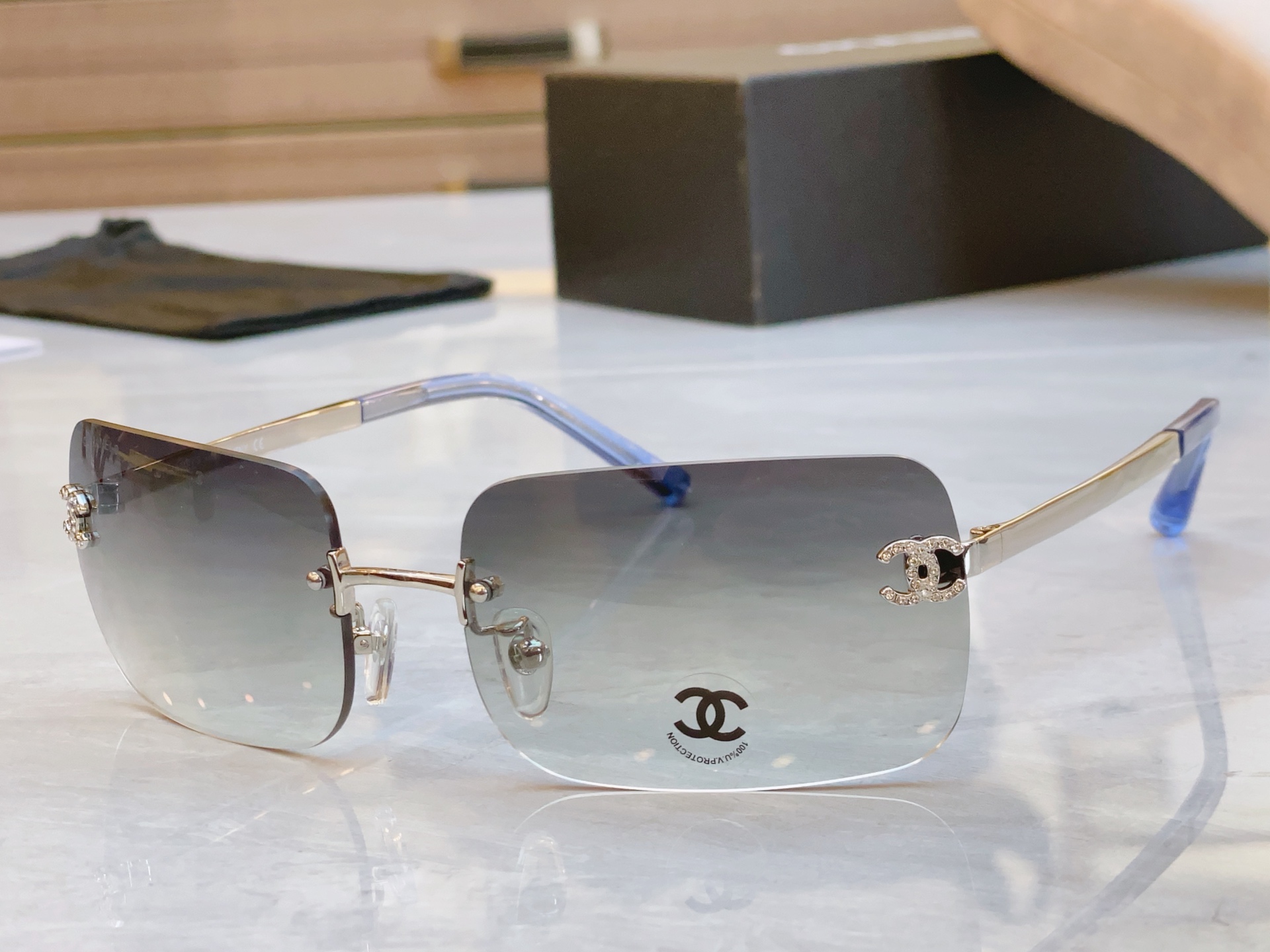 ，【CHANE*】香奈儿新款太阳镜🕶️🕶️，MODEL：CH4218，SIZE：60口16-145