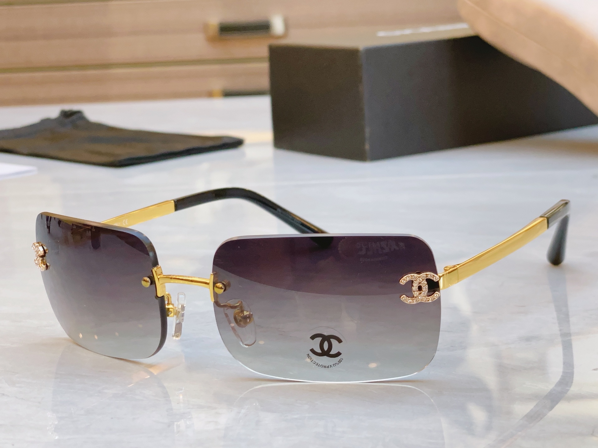 ，【CHANE*】香奈儿新款太阳镜🕶️🕶️，MODEL：CH4218，SIZE：60口16-145