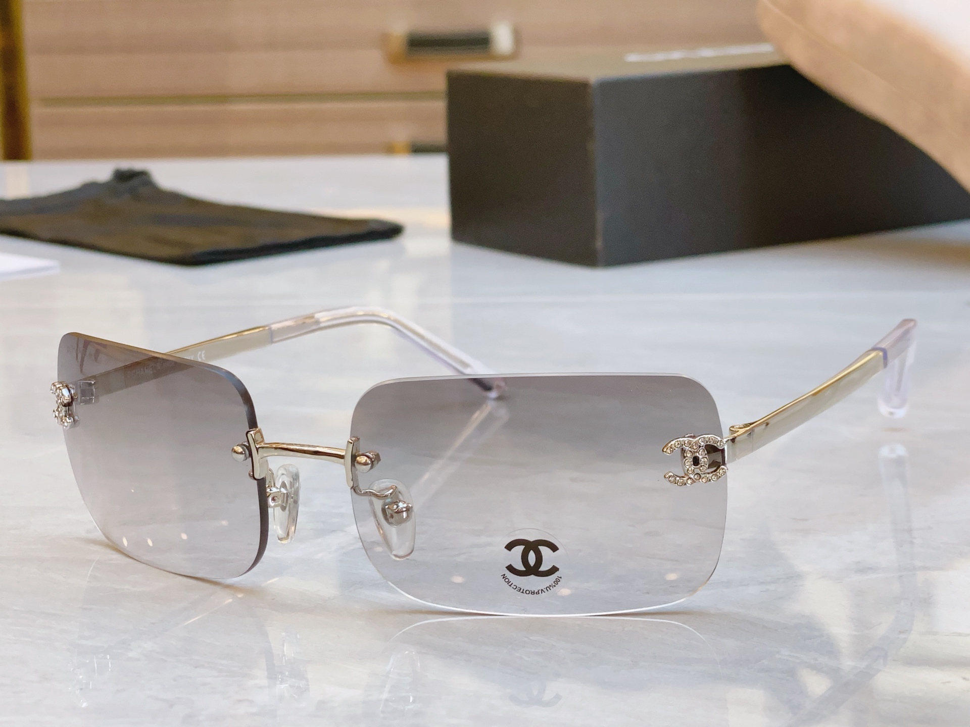 ，【CHANE*】香奈儿新款太阳镜🕶️🕶️，MODEL：CH4218，SIZE：60口16-145