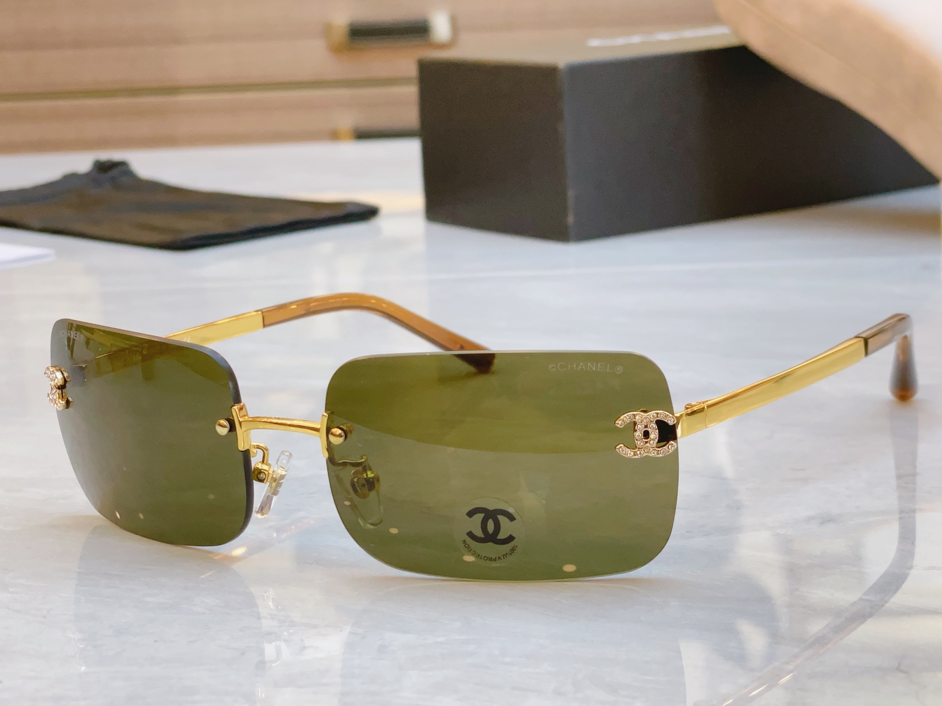 ，【CHANE*】香奈儿新款太阳镜🕶️🕶️，MODEL：CH4218，SIZE：60口16-145