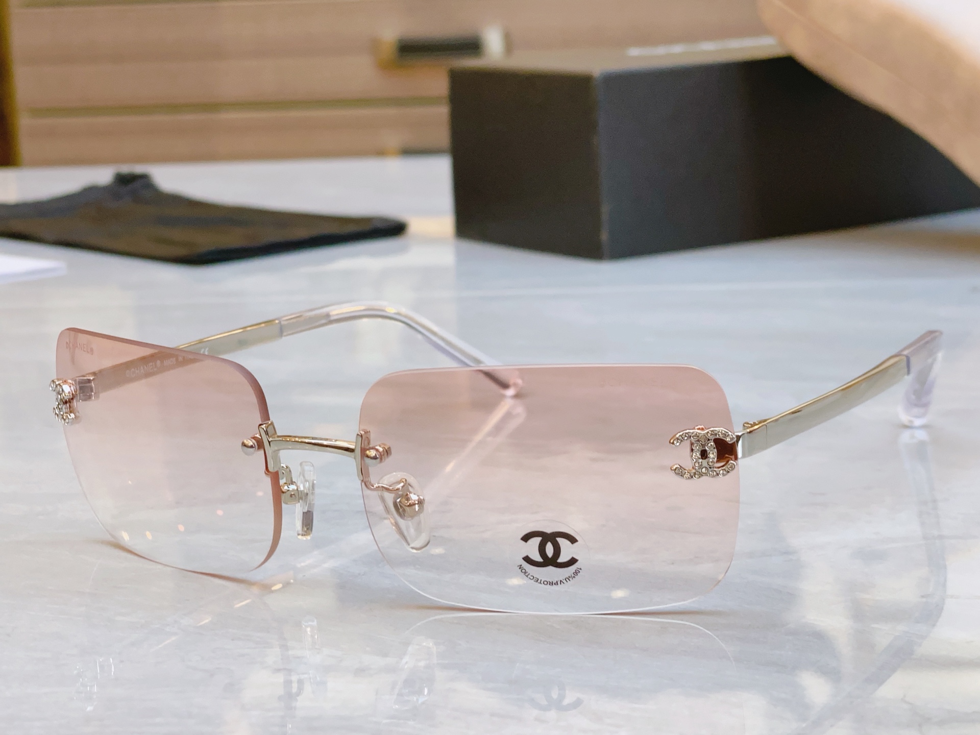 ，【CHANE*】香奈儿新款太阳镜🕶️🕶️，MODEL：CH4218，SIZE：60口16-145