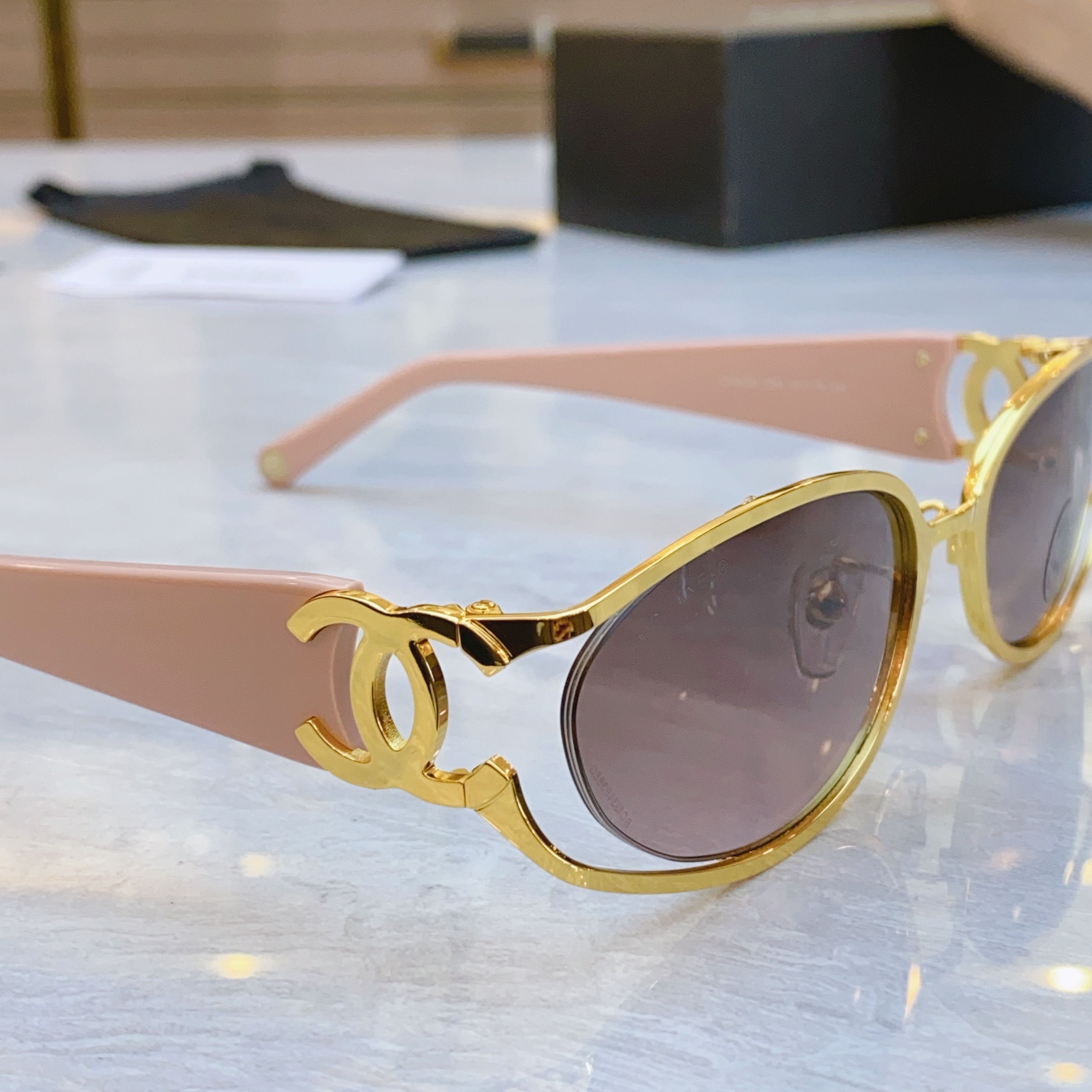 ，【CHANE*】香奈儿新款太阳镜🕶️🕶️，MODEL：CH4024，SIZE：55口19-130
