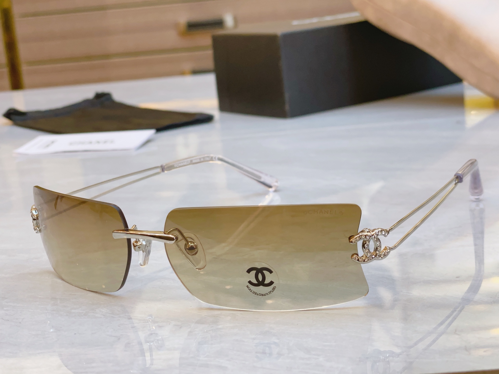 ，【CHANE*】香奈儿新款太阳镜🕶️🕶️，MODEL：CH4051，SIZE：63口15-145