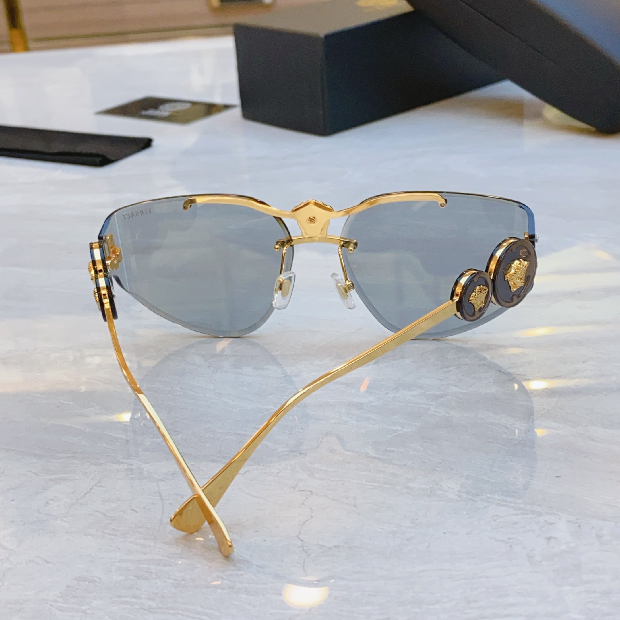 ，【VERSAC*】范思*哲新款太阳镜，
MODEL：VE6780，SIZE：65口16-145