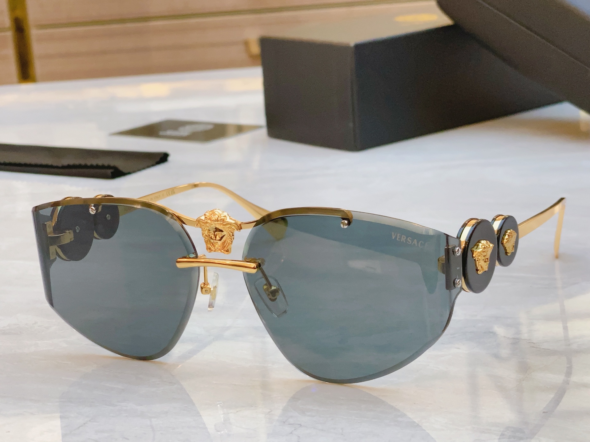 ，【VERSAC*】范思*哲新款太阳镜，
MODEL：VE6780，SIZE：65口16-145