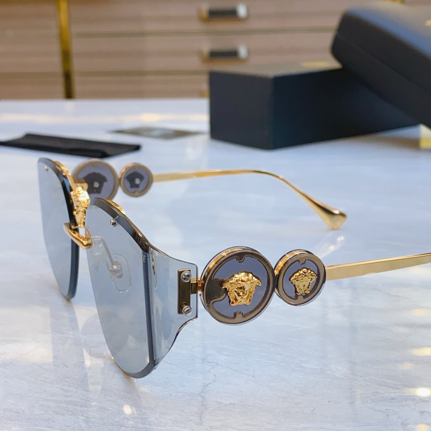 ，【VERSAC*】范思*哲新款太阳镜，
MODEL：VE6780，SIZE：65口16-145