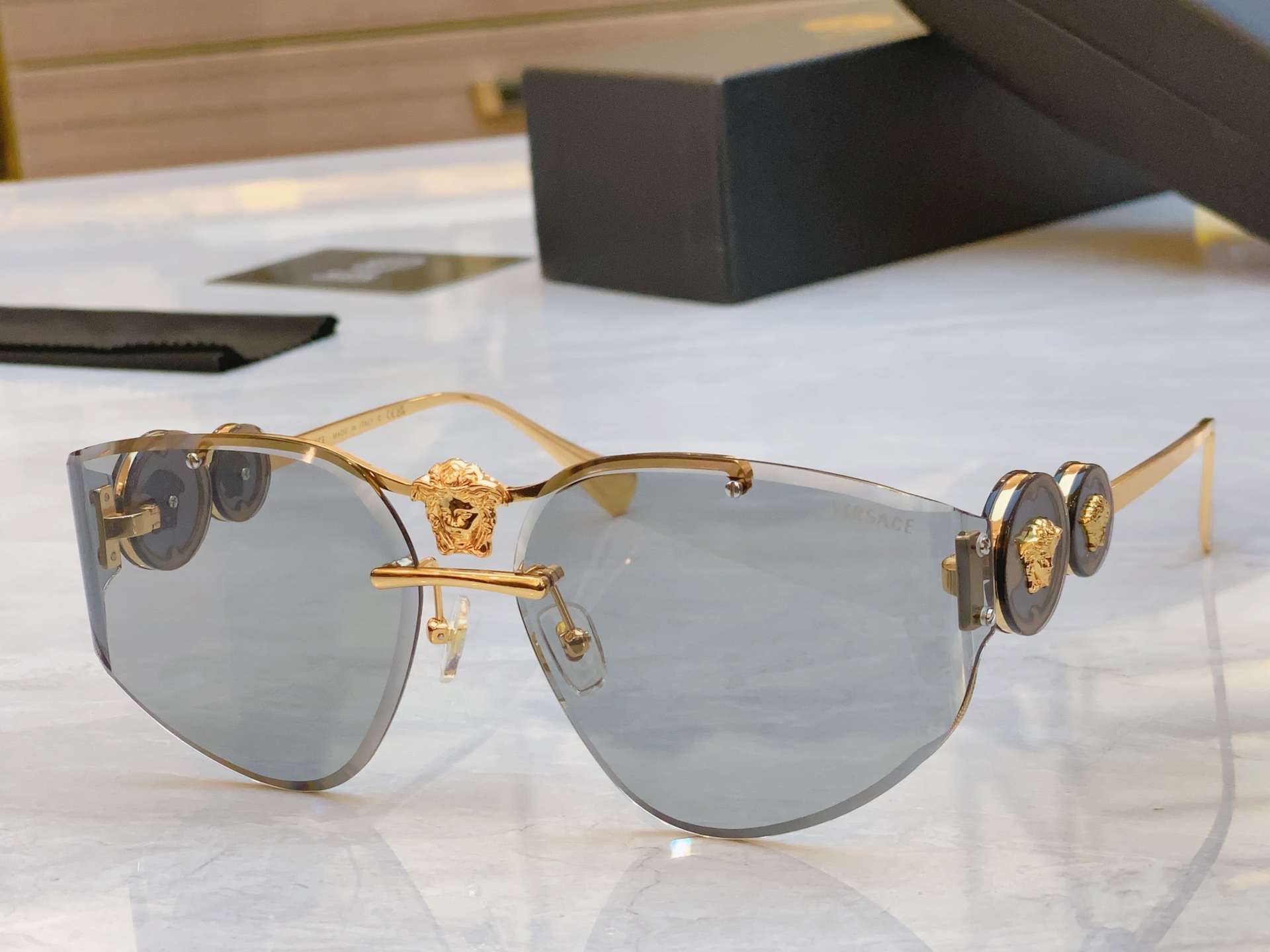 ，【VERSAC*】范思*哲新款太阳镜，
MODEL：VE6780，SIZE：65口16-145