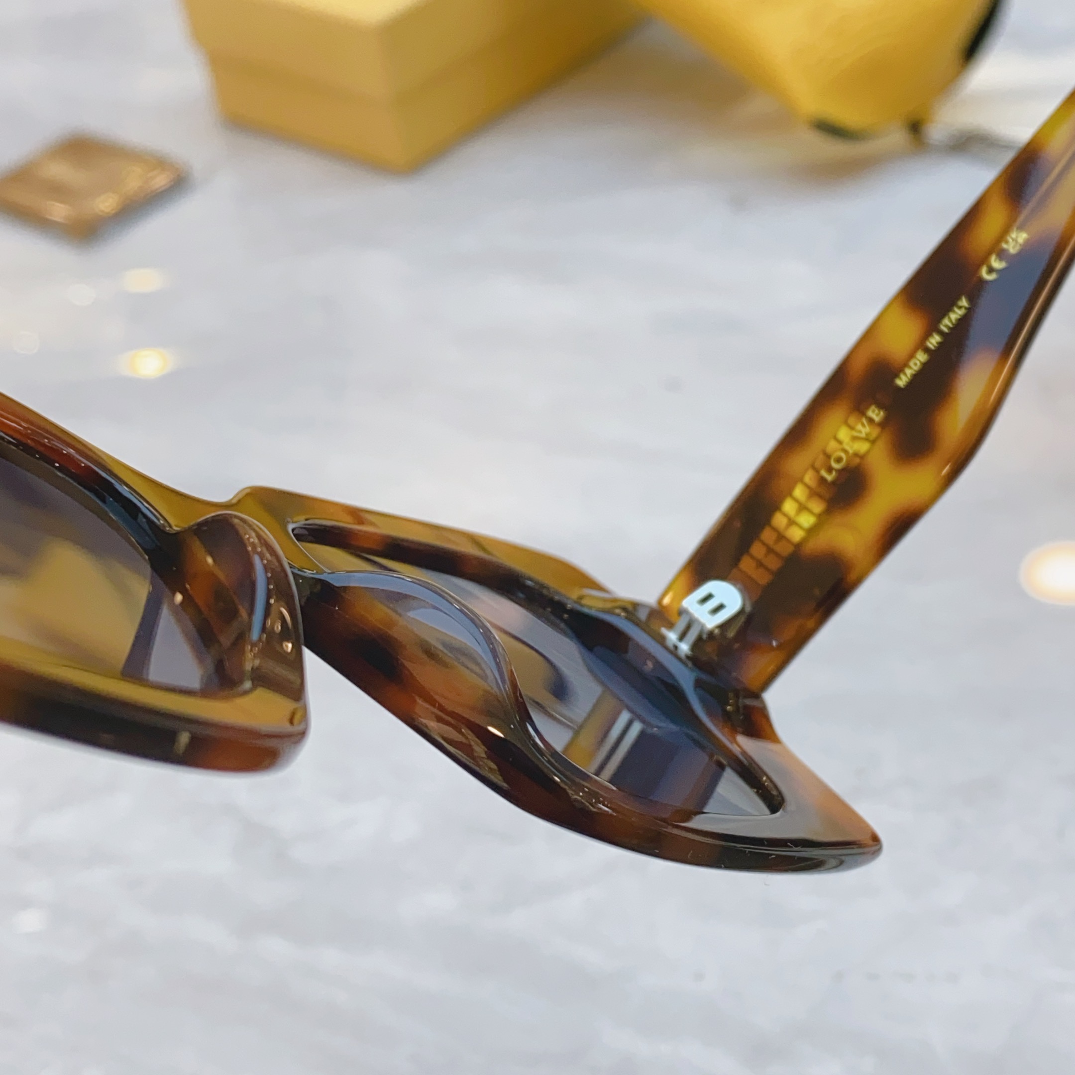 ，【LOEW*】罗意*威新款太阳镜，
MODEL：LW5096S，SIZE：53口21-145