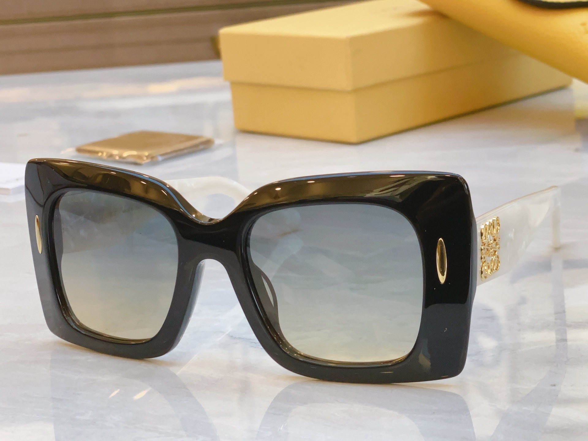 ，【LOEW*】罗意*威新款太阳镜，
MODEL：LW5096S，SIZE：53口21-145