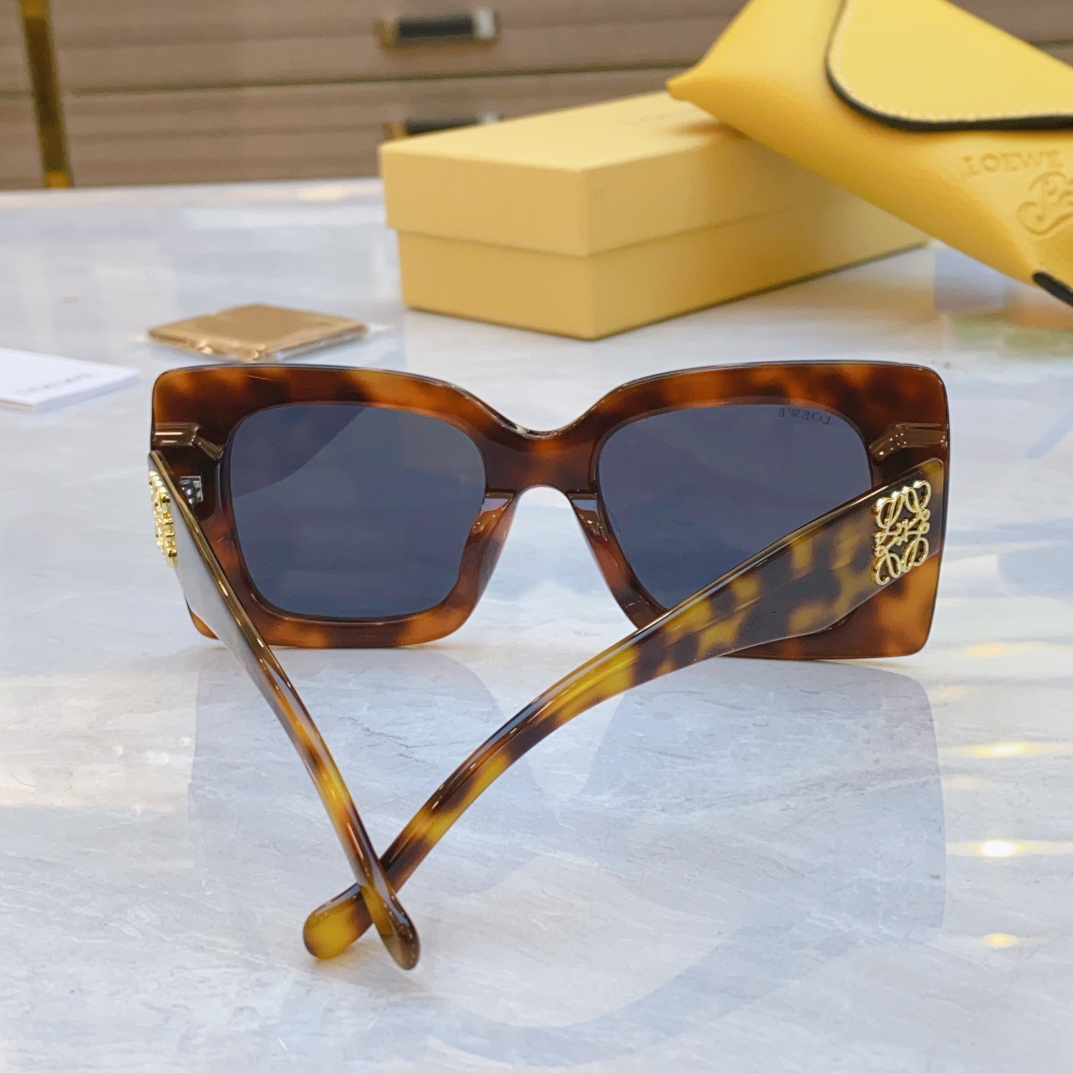 ，【LOEW*】罗意*威新款太阳镜，
MODEL：LW5096S，SIZE：53口21-145