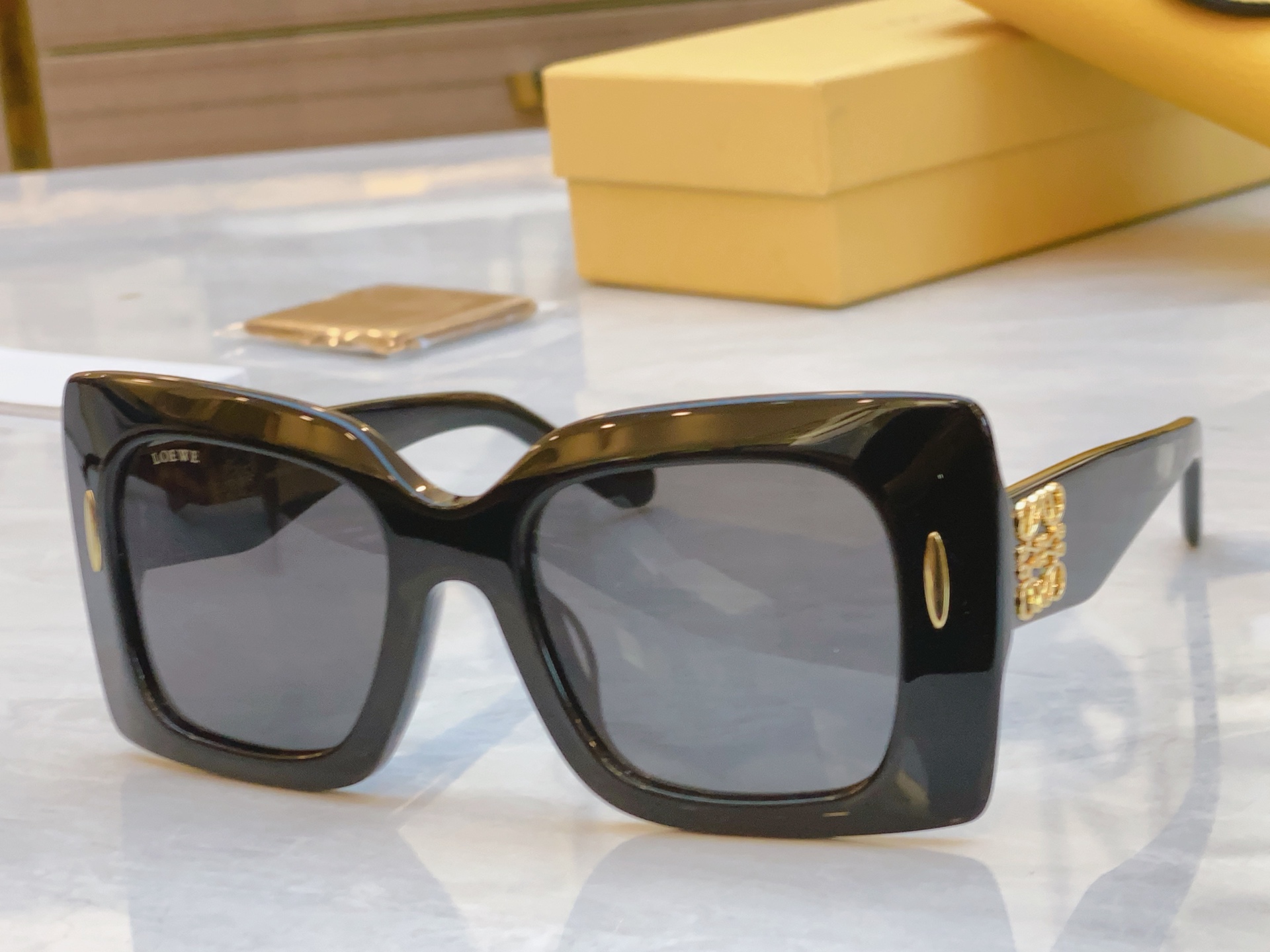 ，【LOEW*】罗意*威新款太阳镜，
MODEL：LW5096S，SIZE：53口21-145