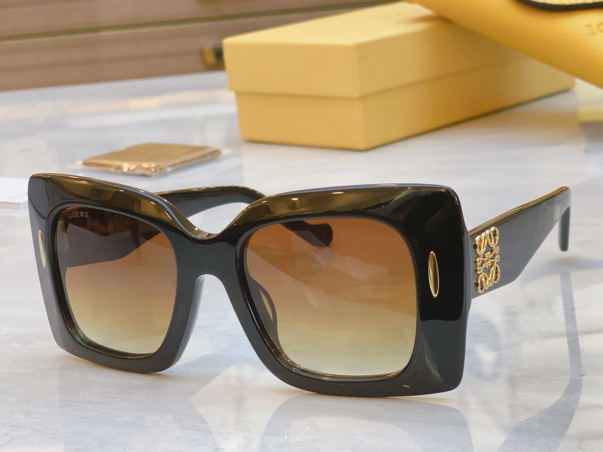 ，【LOEW*】罗意*威新款太阳镜，
MODEL：LW5096S，SIZE：53口21-145