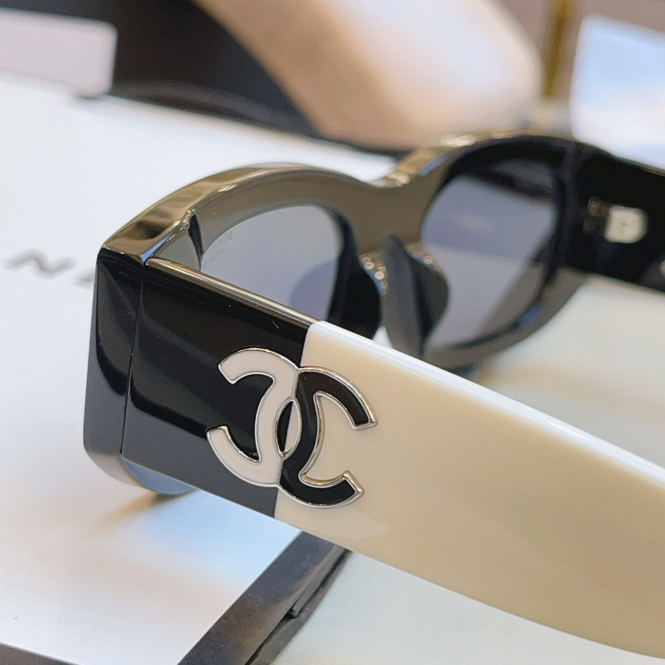 ，【CHANE*】香奈儿新款太阳镜🕶️，高版本，MODEL：CH5525，SIZE：52口19-140