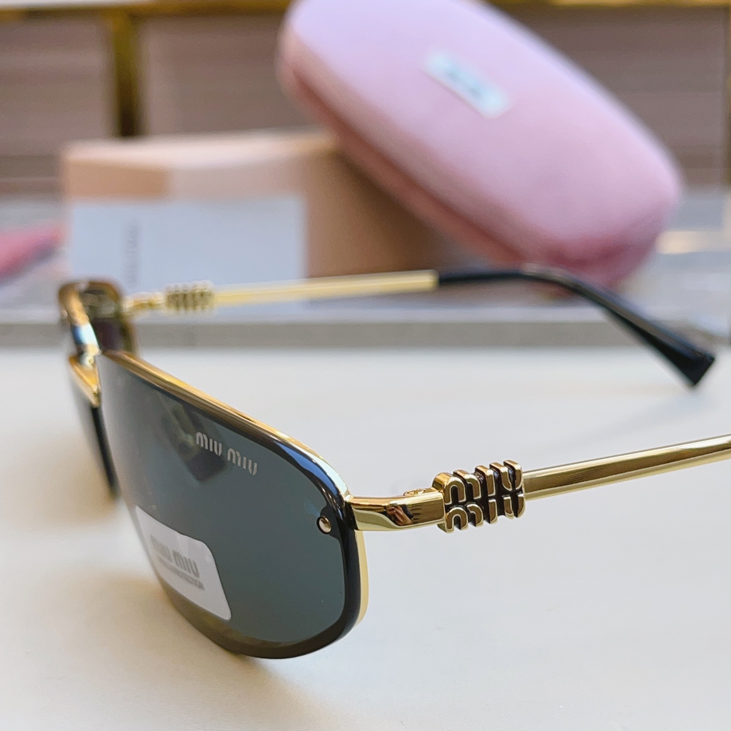 ，【MIUMI*】缪*缪新款太阳镜🕶️，高版本✨✨，ModSMU A50，SIZE68口15-130
