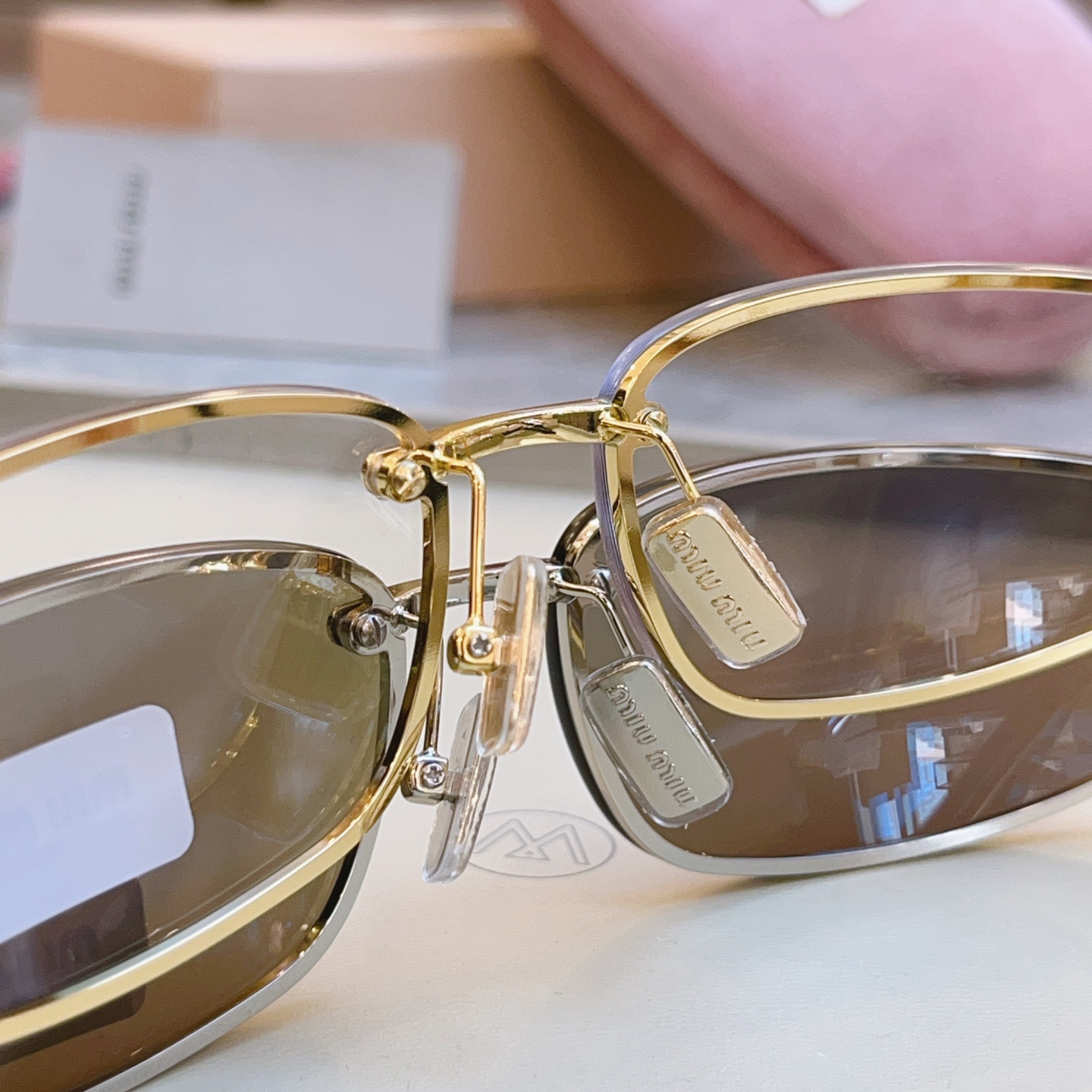 ，【MIUMI*】缪*缪新款太阳镜🕶️，高版本✨✨，ModSMU A50，SIZE68口15-130