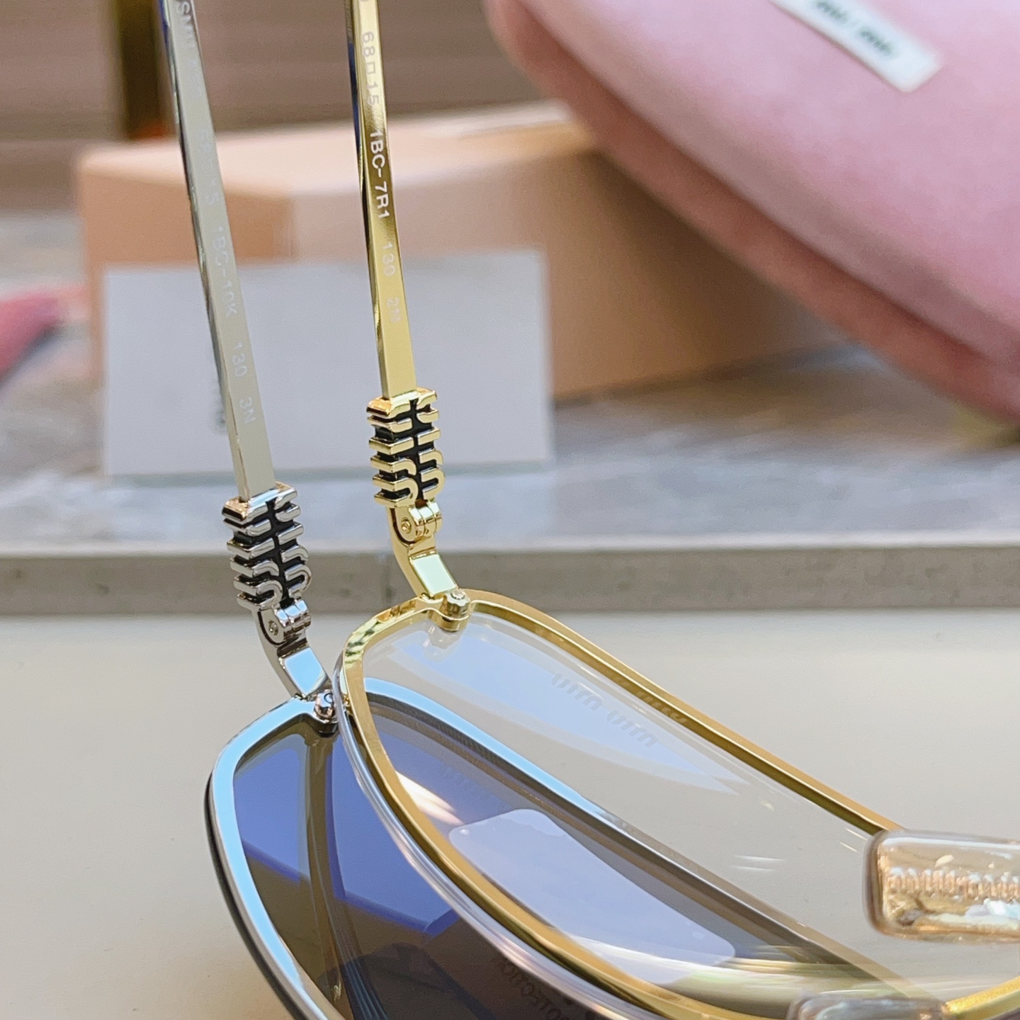 ，【MIUMI*】缪*缪新款太阳镜🕶️，高版本✨✨，ModSMU A50，SIZE68口15-130