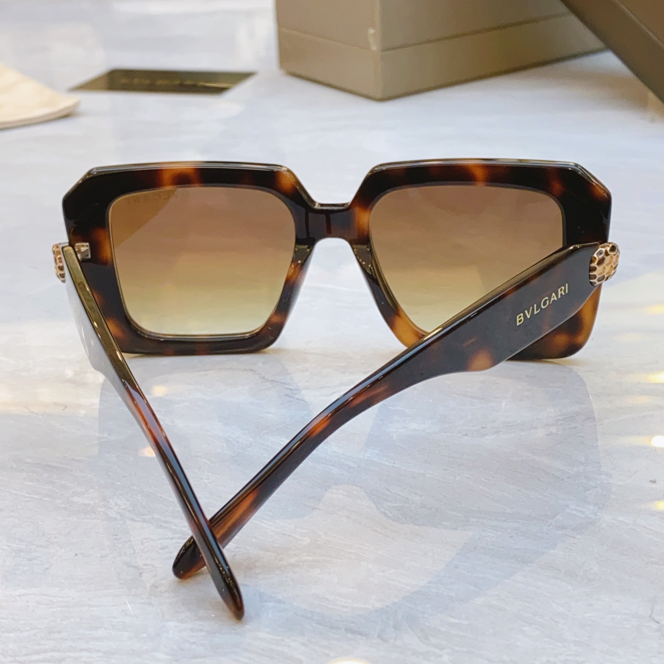 ，【BVLGA*】宝格*丽新款太阳镜，
MODEL：BV 40006I，SIZE：52口19-145