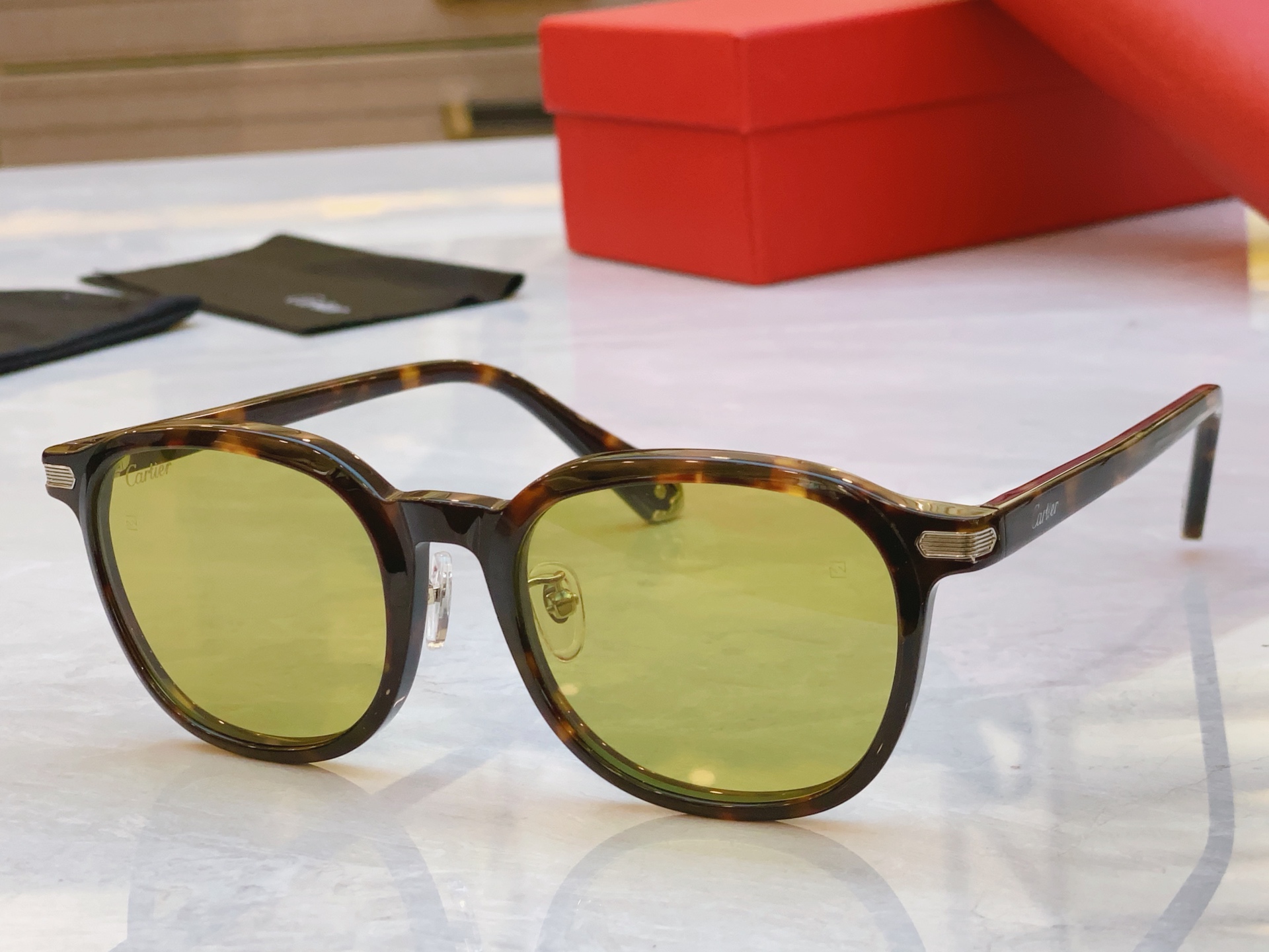 ，【CARTIE*】卡地*亚新款太阳镜，CT0541s ，size53口21-145