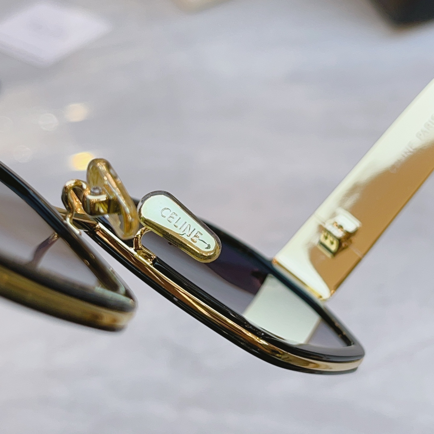 ，【CELIN*】赛*琳新款太阳镜， MODELCL40333F ，SIZE 53口21-145