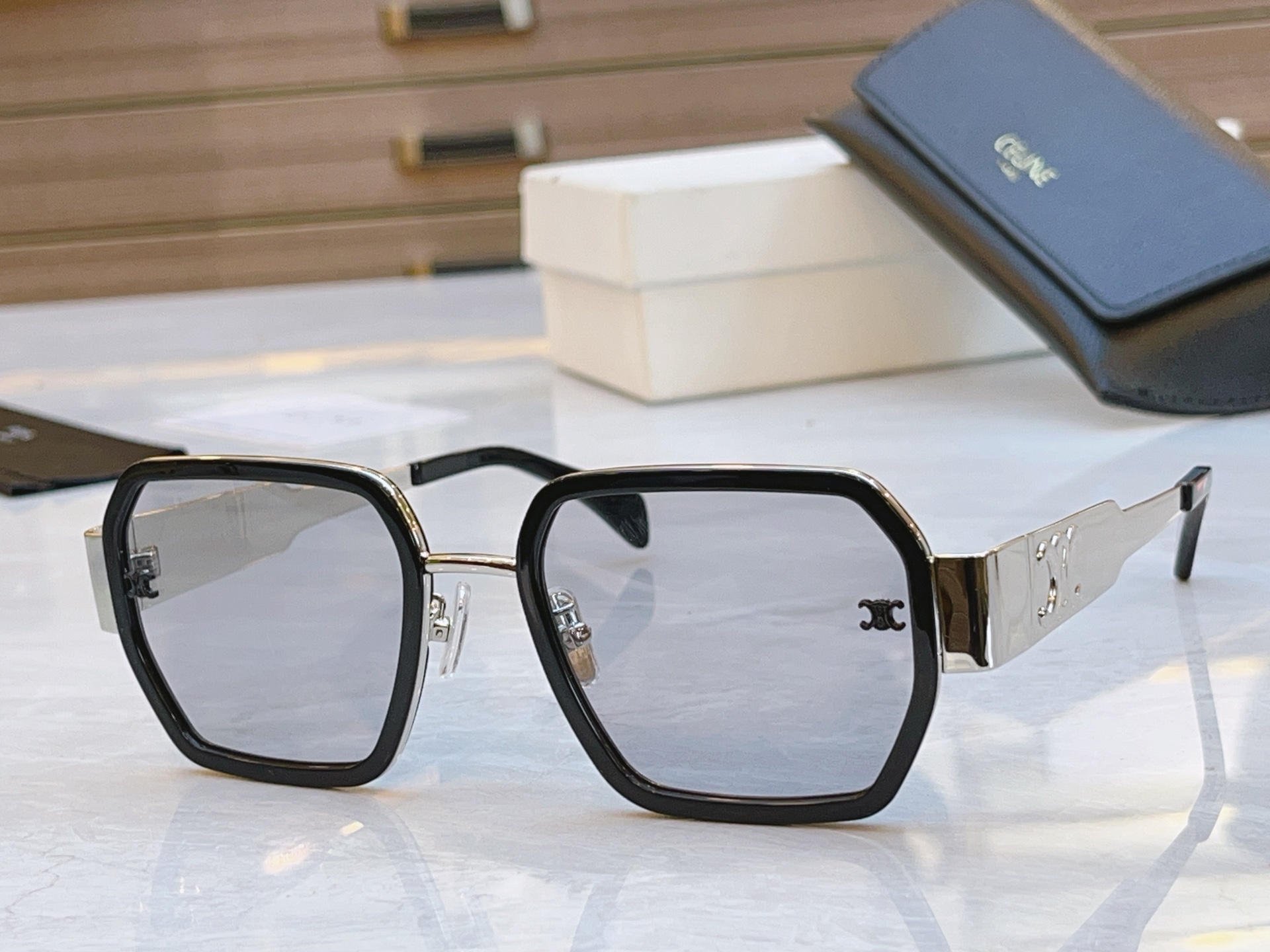 ，【CELIN*】赛*琳新款太阳镜， MODELCL40333F ，SIZE 53口21-145