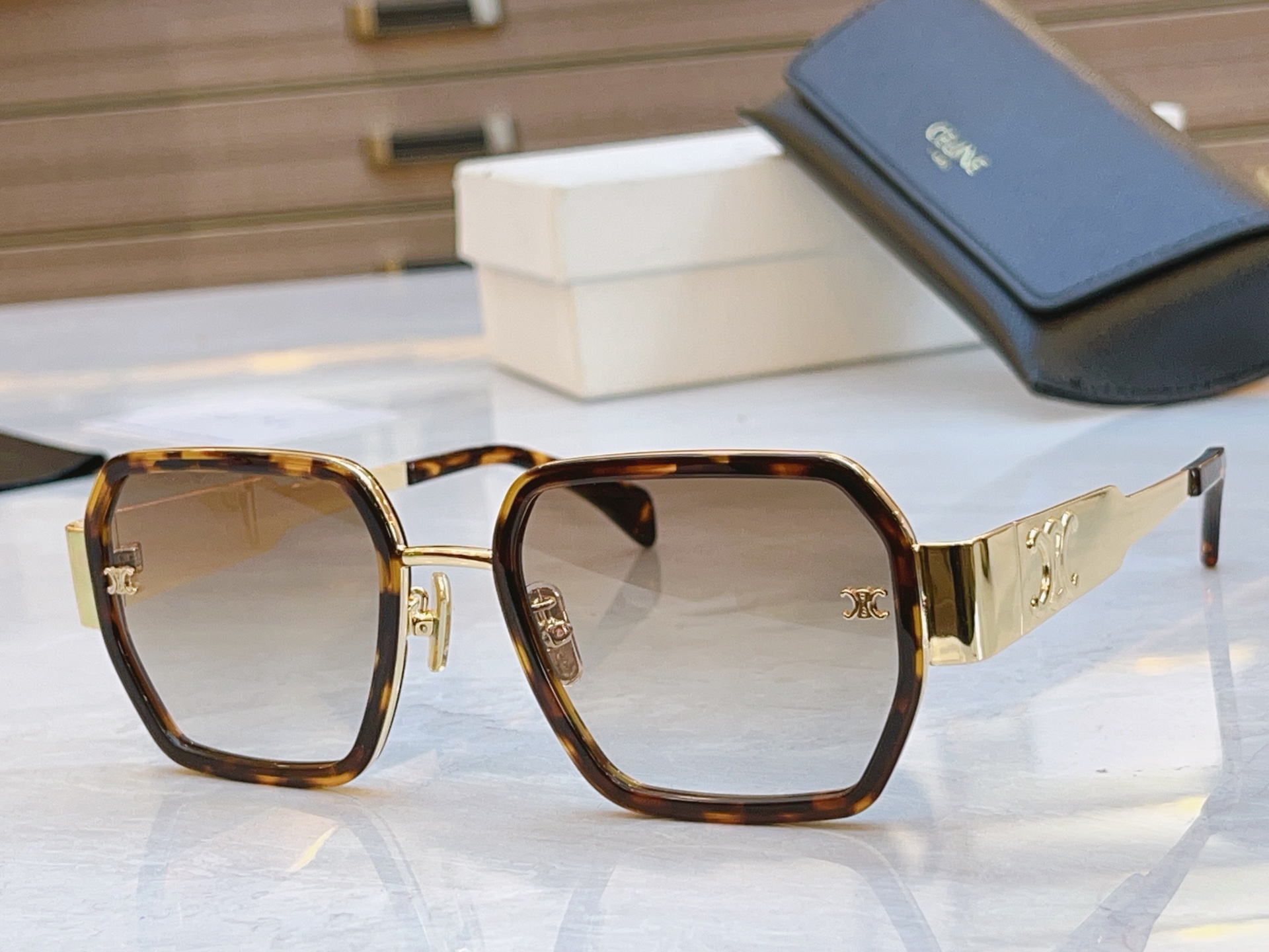 ，【CELIN*】赛*琳新款太阳镜， MODELCL40333F ，SIZE 53口21-145