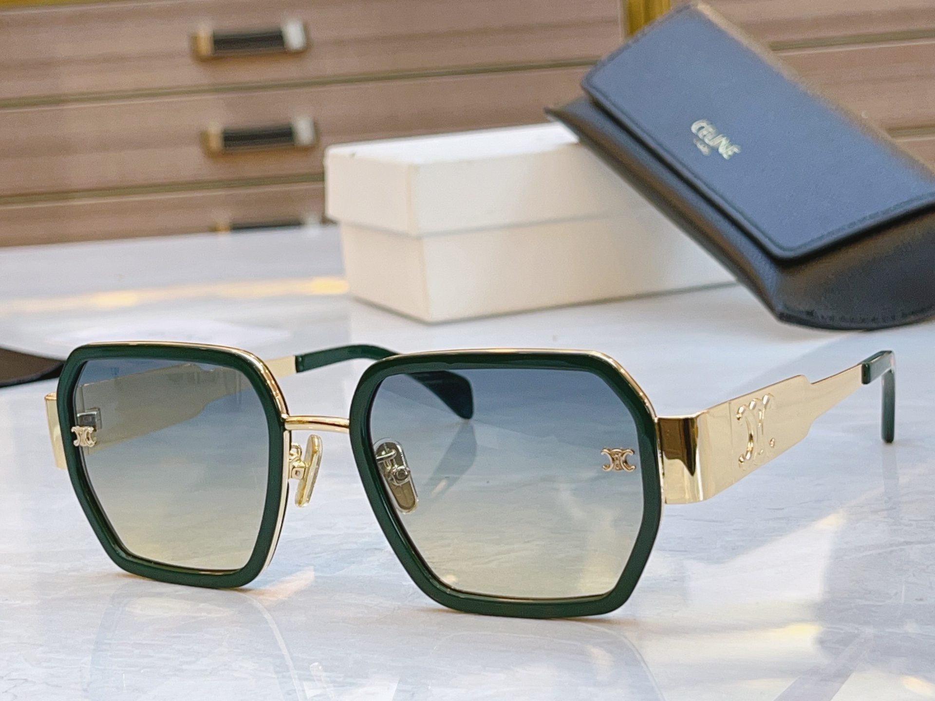 ，【CELIN*】赛*琳新款太阳镜， MODELCL40333F ，SIZE 53口21-145