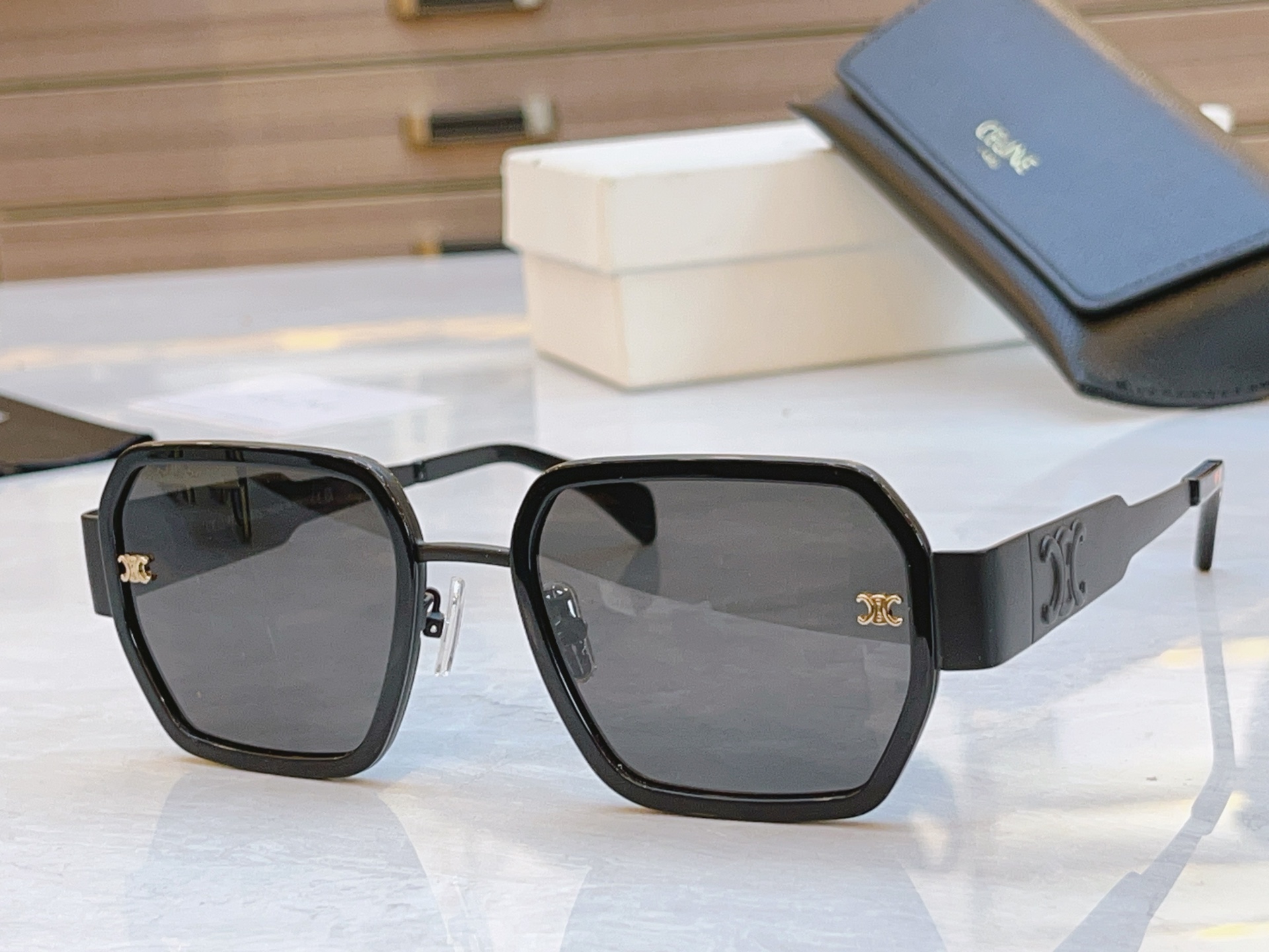 ，【CELIN*】赛*琳新款太阳镜， MODELCL40333F ，SIZE 53口21-145