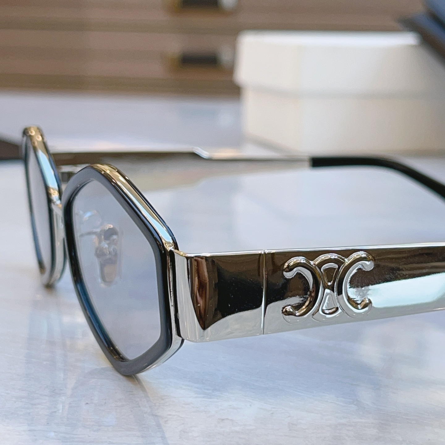 ，【CELIN*】赛*琳新款太阳镜， MODELCL40330F ，SIZE 54口21-145