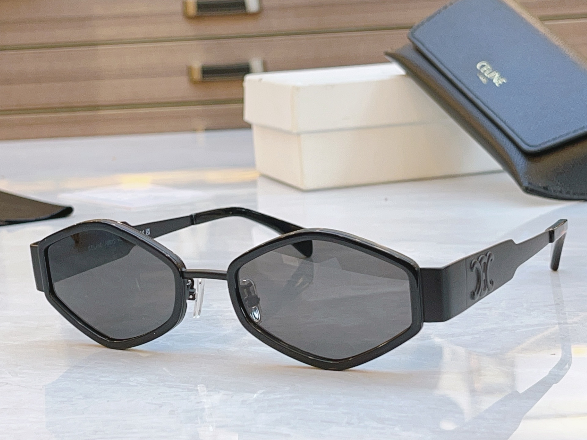 ，【CELIN*】赛*琳新款太阳镜， MODELCL40330F ，SIZE 54口21-145