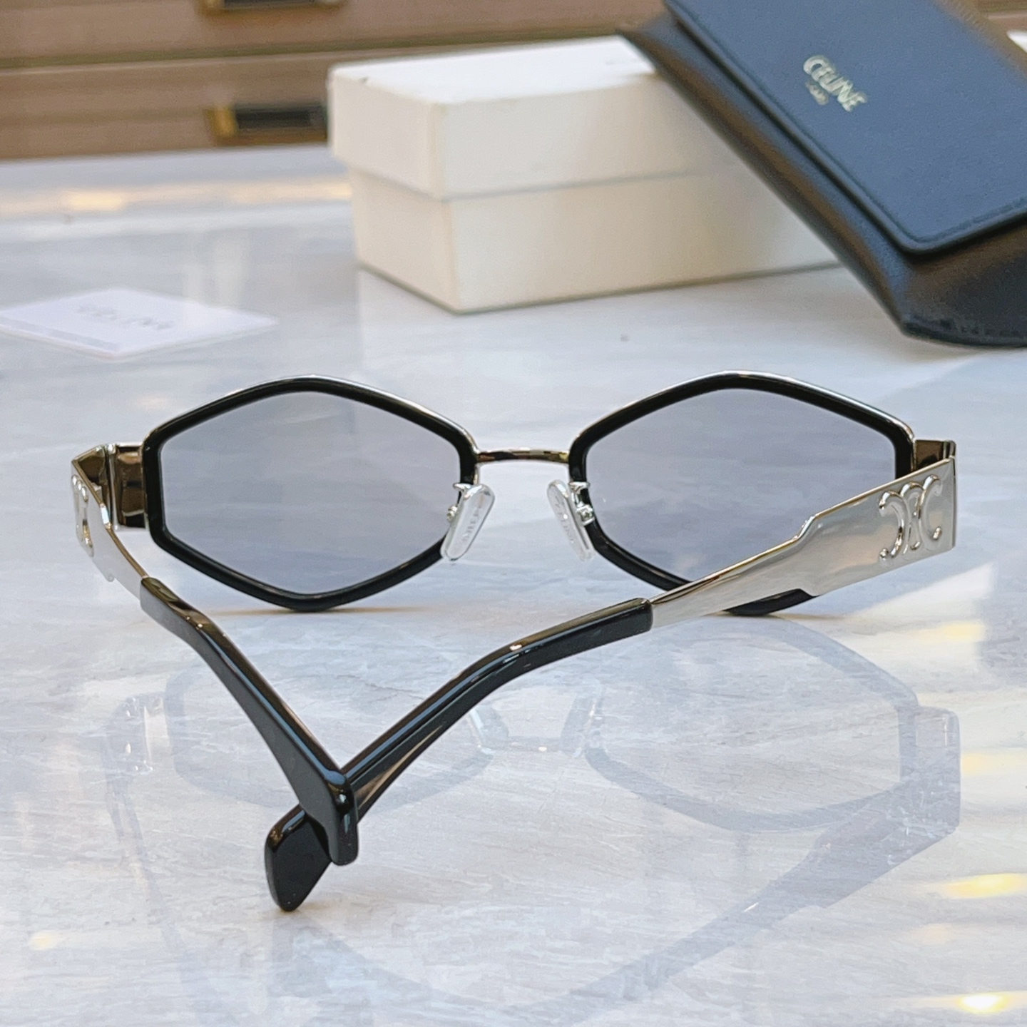，【CELIN*】赛*琳新款太阳镜， MODELCL40330F ，SIZE 54口21-145
