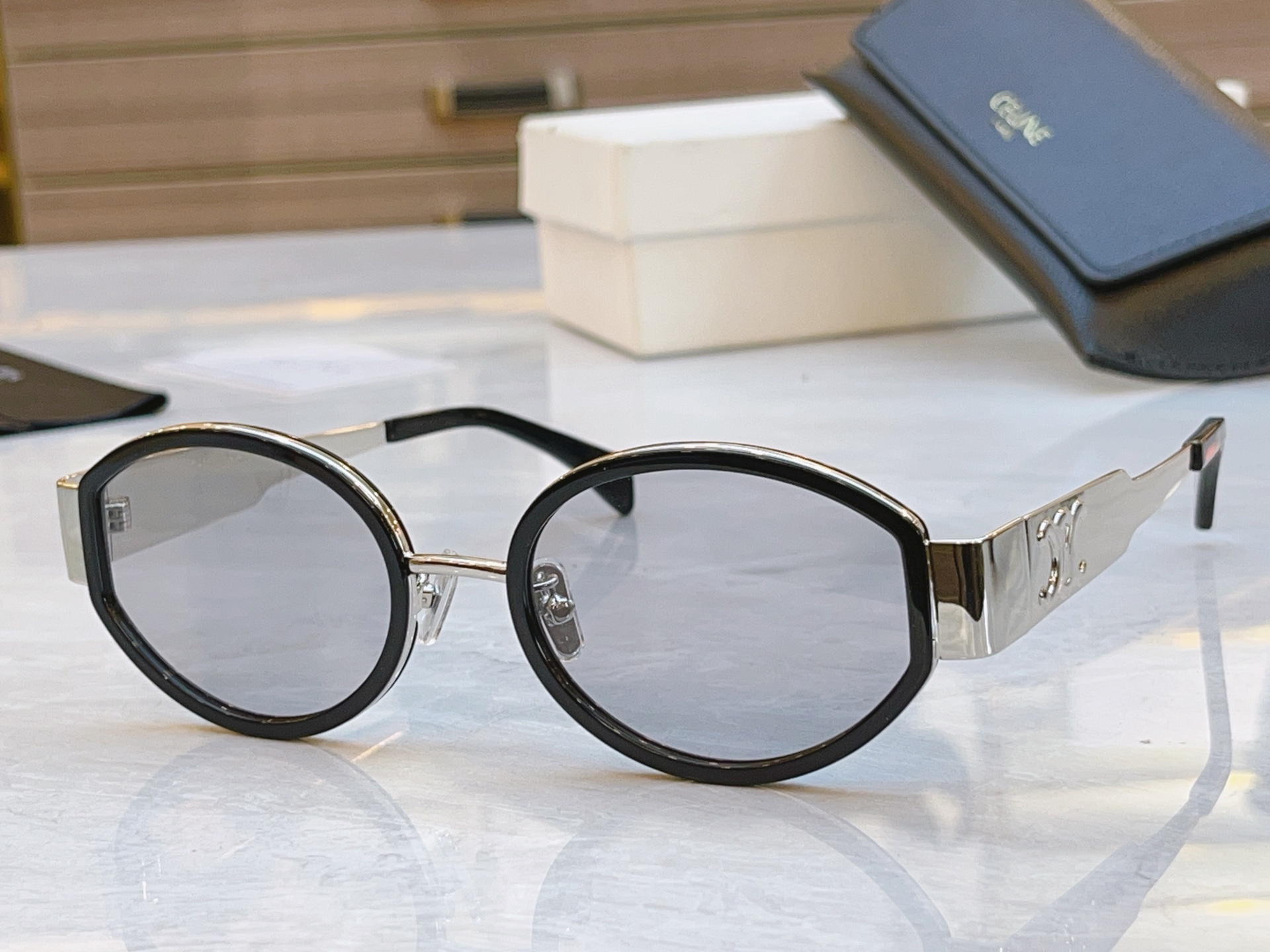 ，【CELIN*】赛*琳新款太阳镜， MODELCL40331F ，SIZE 54口21-145