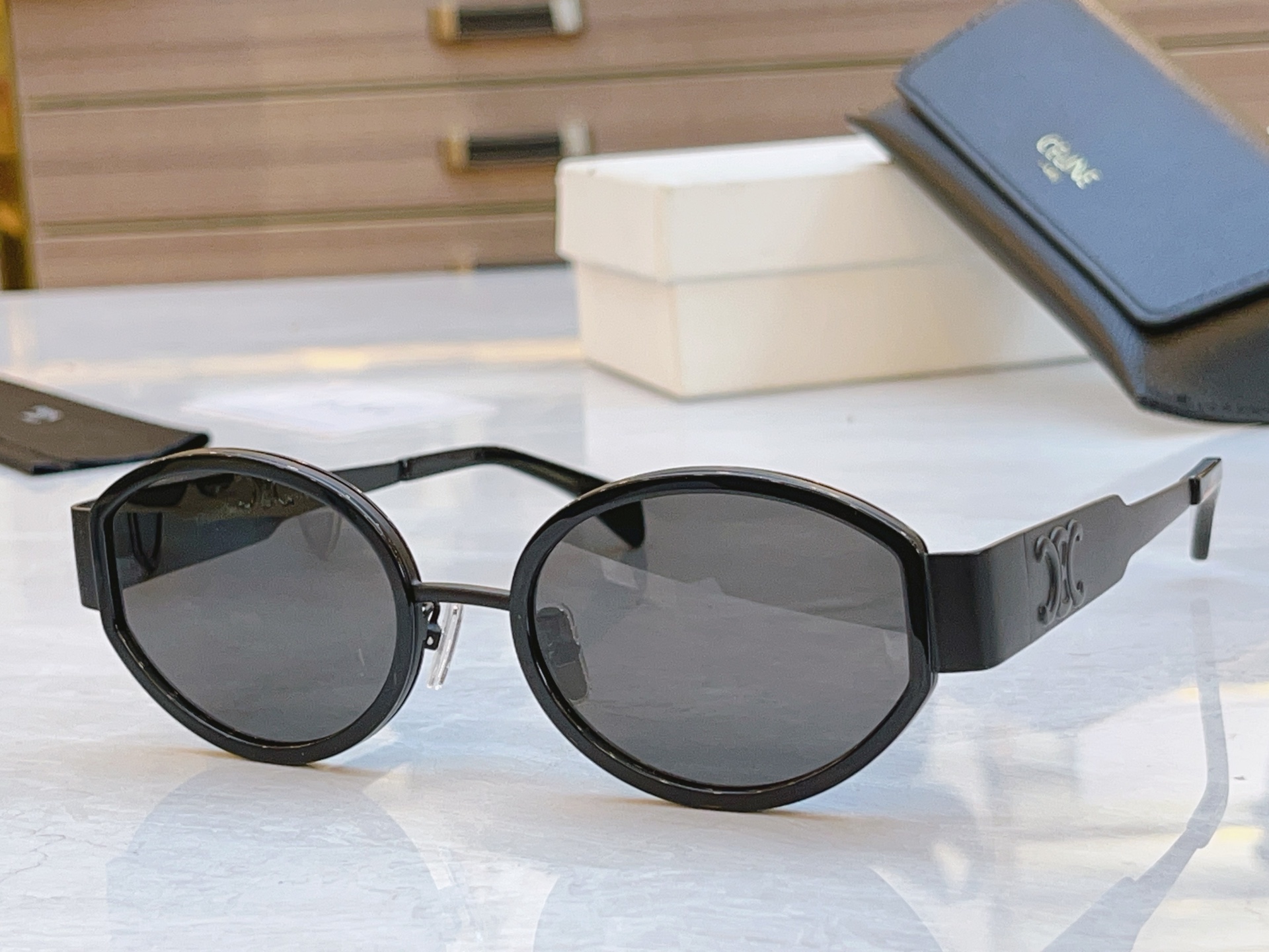 ，【CELIN*】赛*琳新款太阳镜， MODELCL40331F ，SIZE 54口21-145
