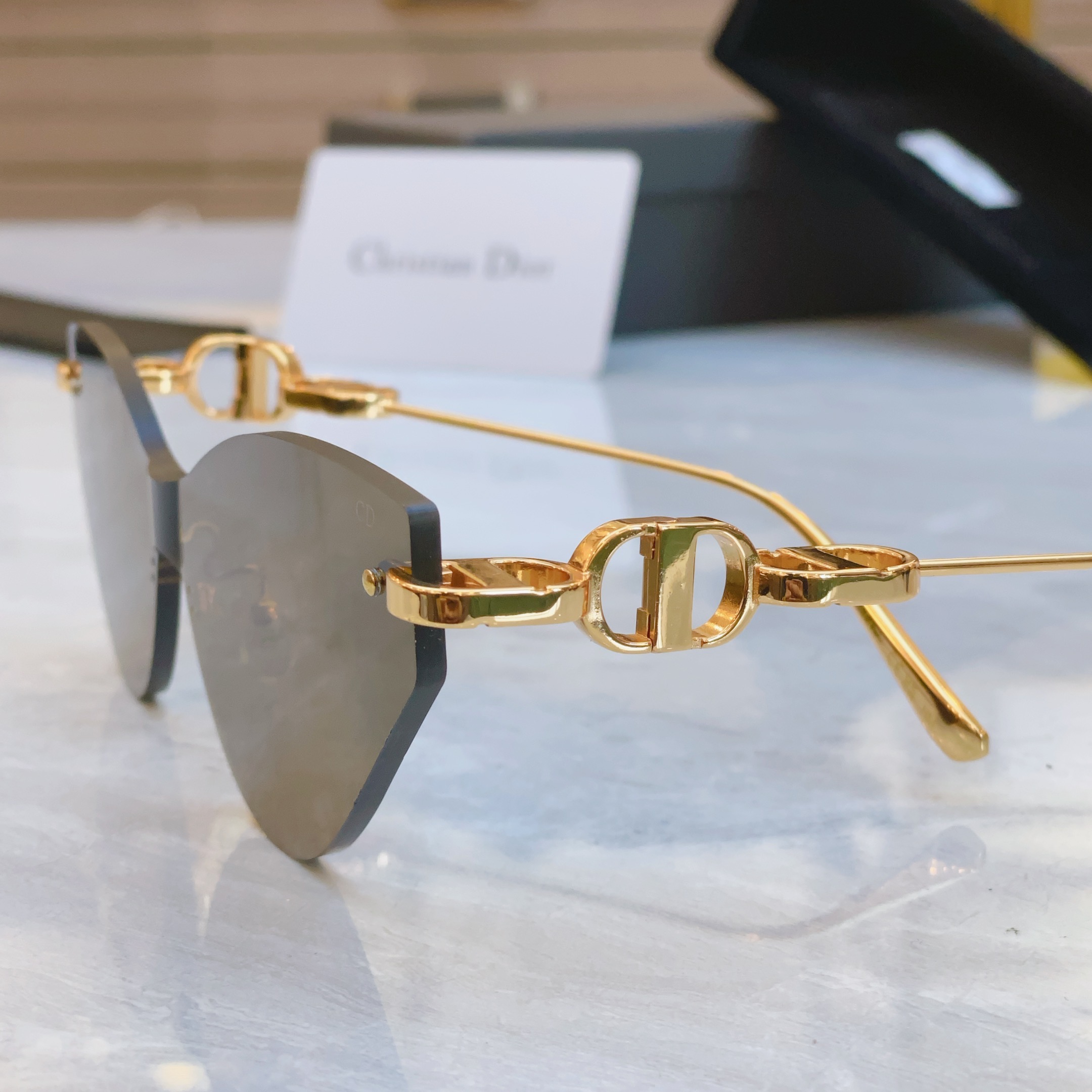 ，【DIO* 】迪*奥新款太阳镜，
MODEL：CDchainM1U，SIZE：140口0-135