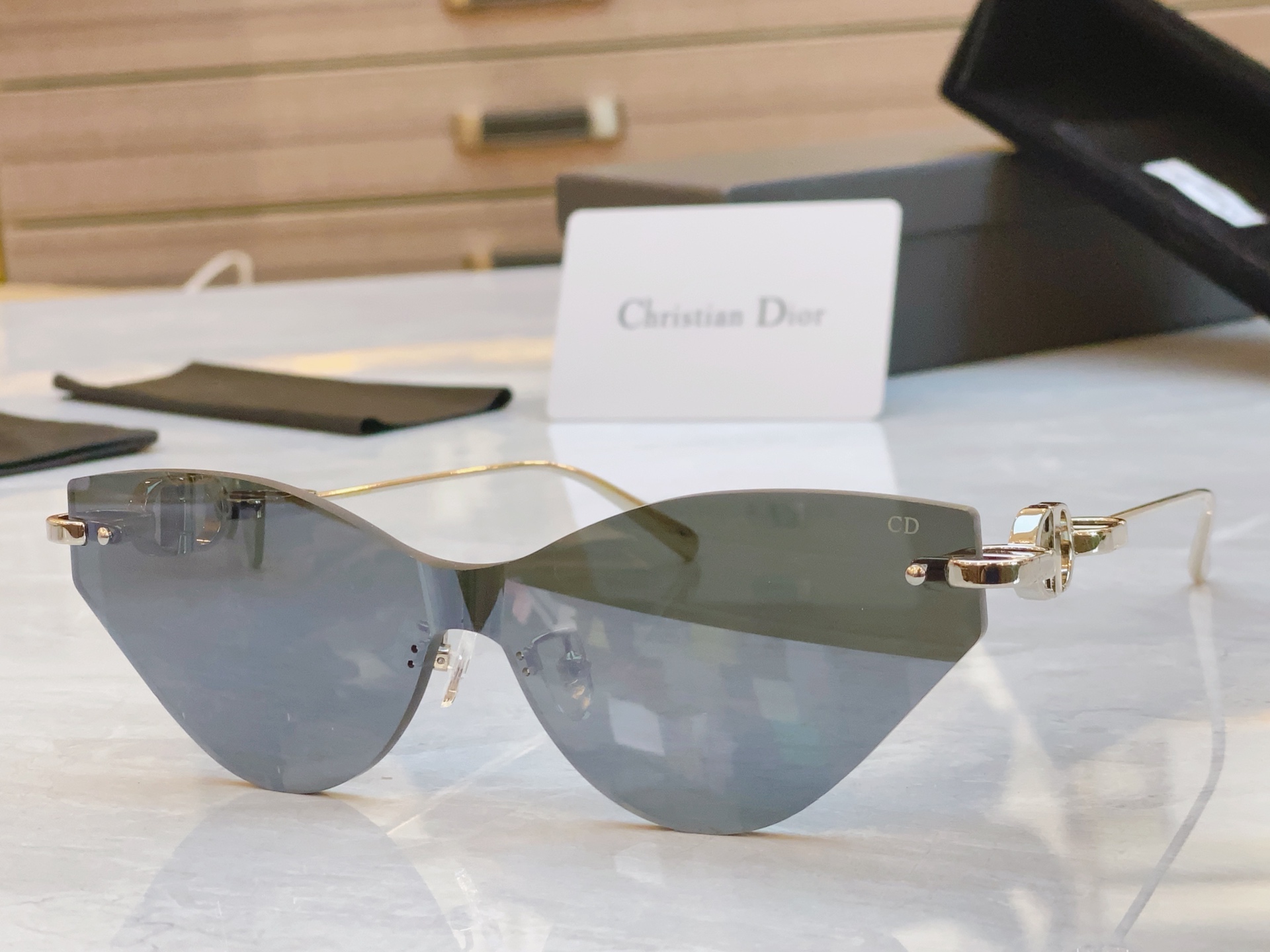 ，【DIO* 】迪*奥新款太阳镜，
MODEL：CDchainM1U，SIZE：140口0-135
