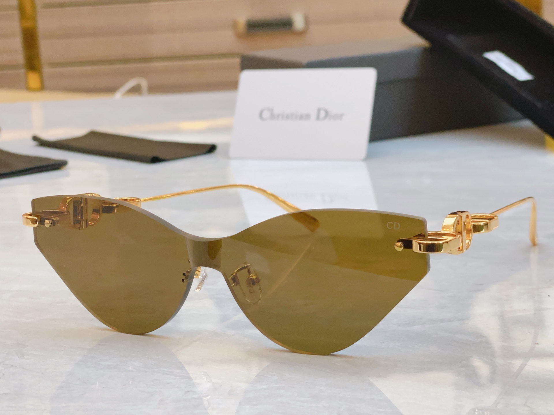 ，【DIO* 】迪*奥新款太阳镜，
MODEL：CDchainM1U，SIZE：140口0-135