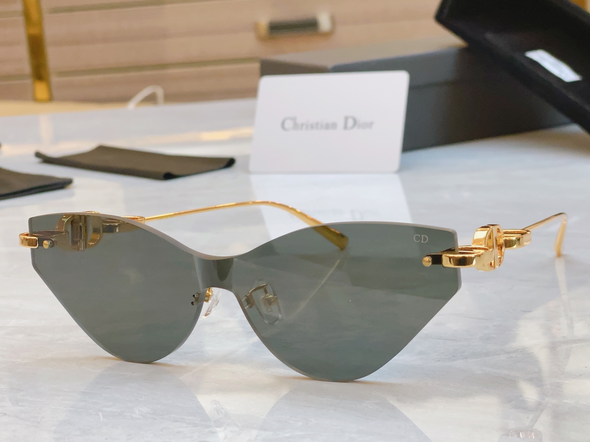 ，【DIO* 】迪*奥新款太阳镜，
MODEL：CDchainM1U，SIZE：140口0-135