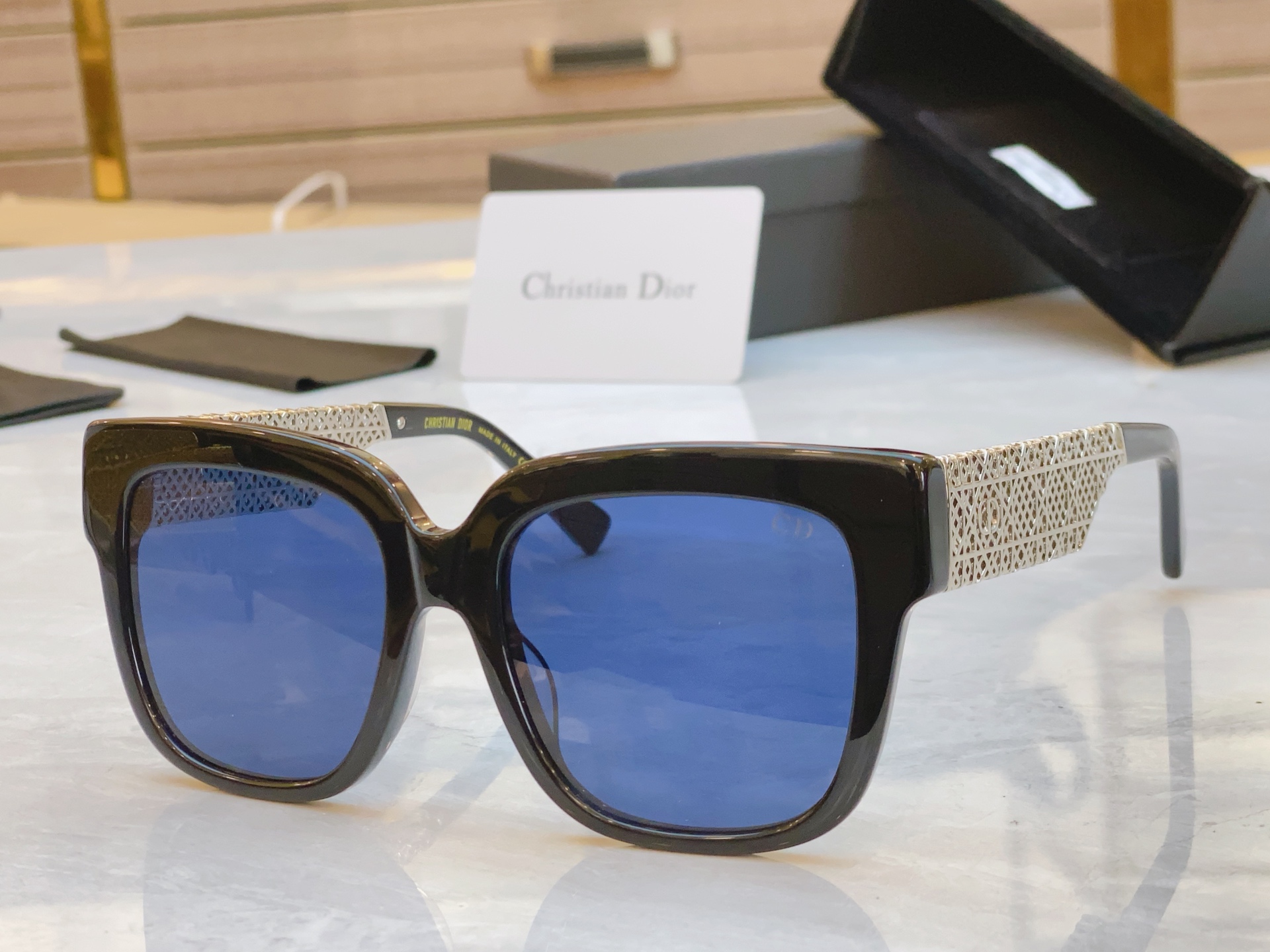 ，【DIO* 】迪*奥新款太阳镜，
MODEL：DioReilleS1F，SIZE：55口19-142