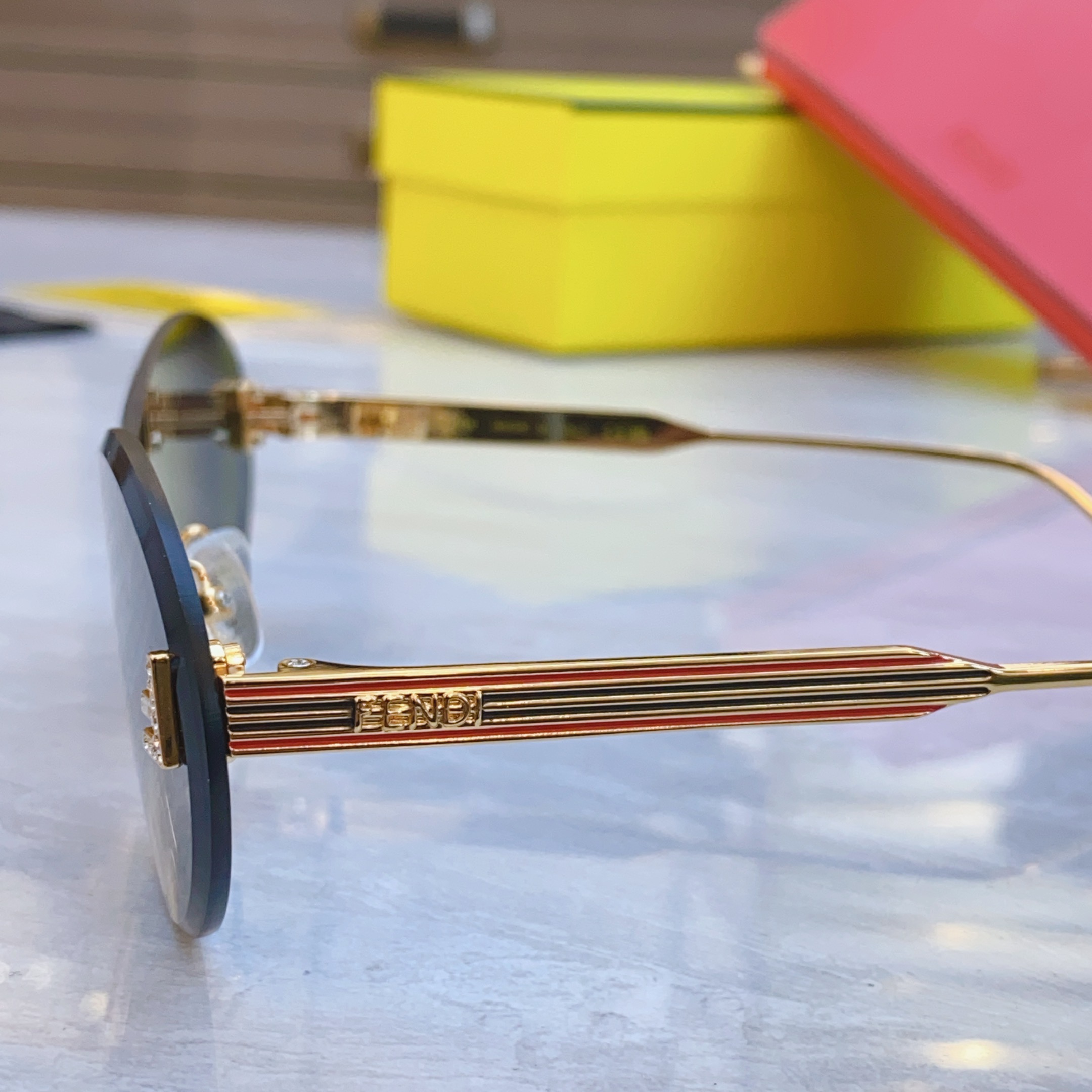 ，【FEN*】芬*迪新款太阳镜🕶️，
MODEL：FE4089，SIZE：146口0-142