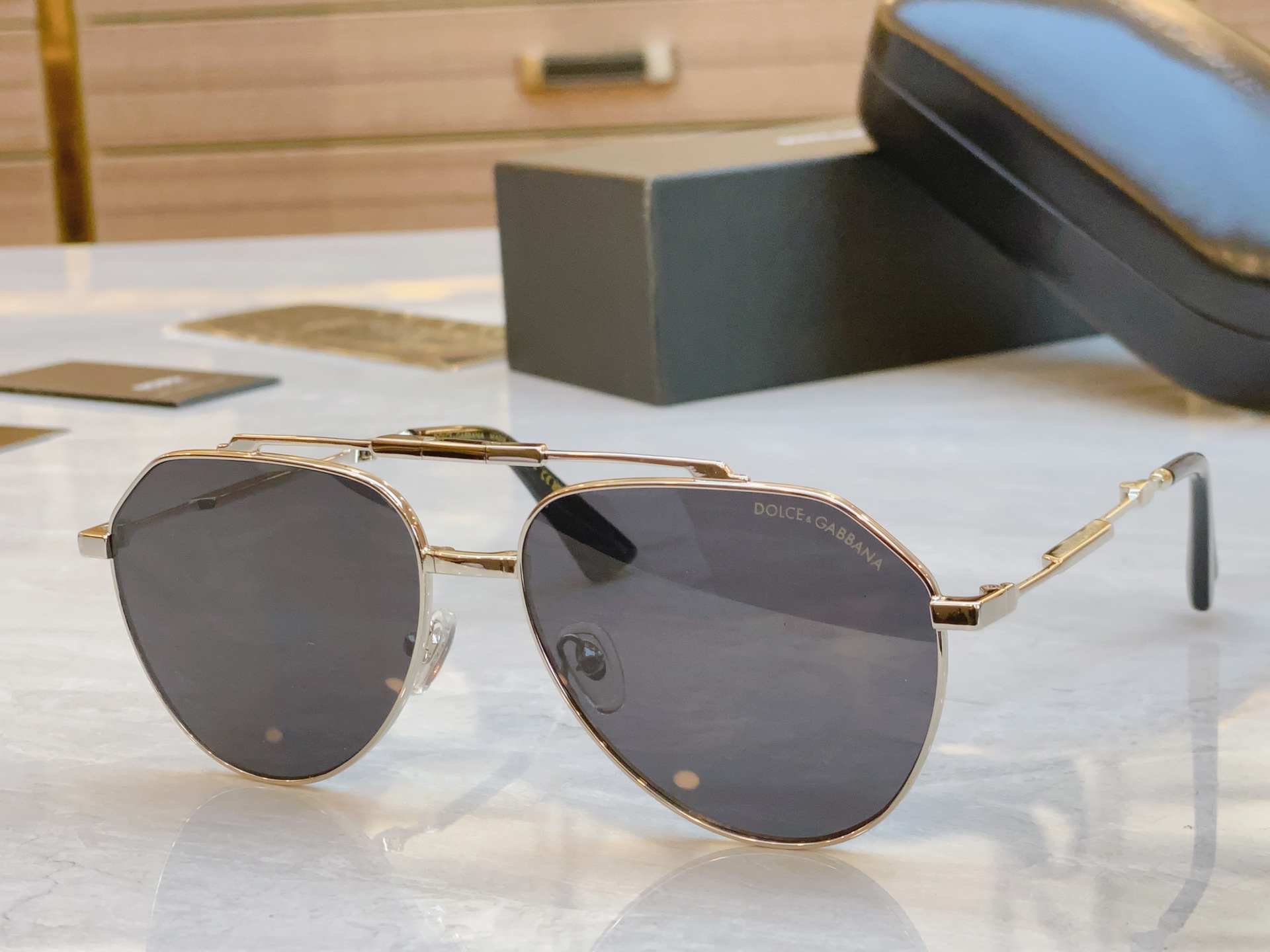 ，【DOLCE & GABBAN*】D*G新款太阳镜，MODEL：DG2302，SIZE：61口16-1