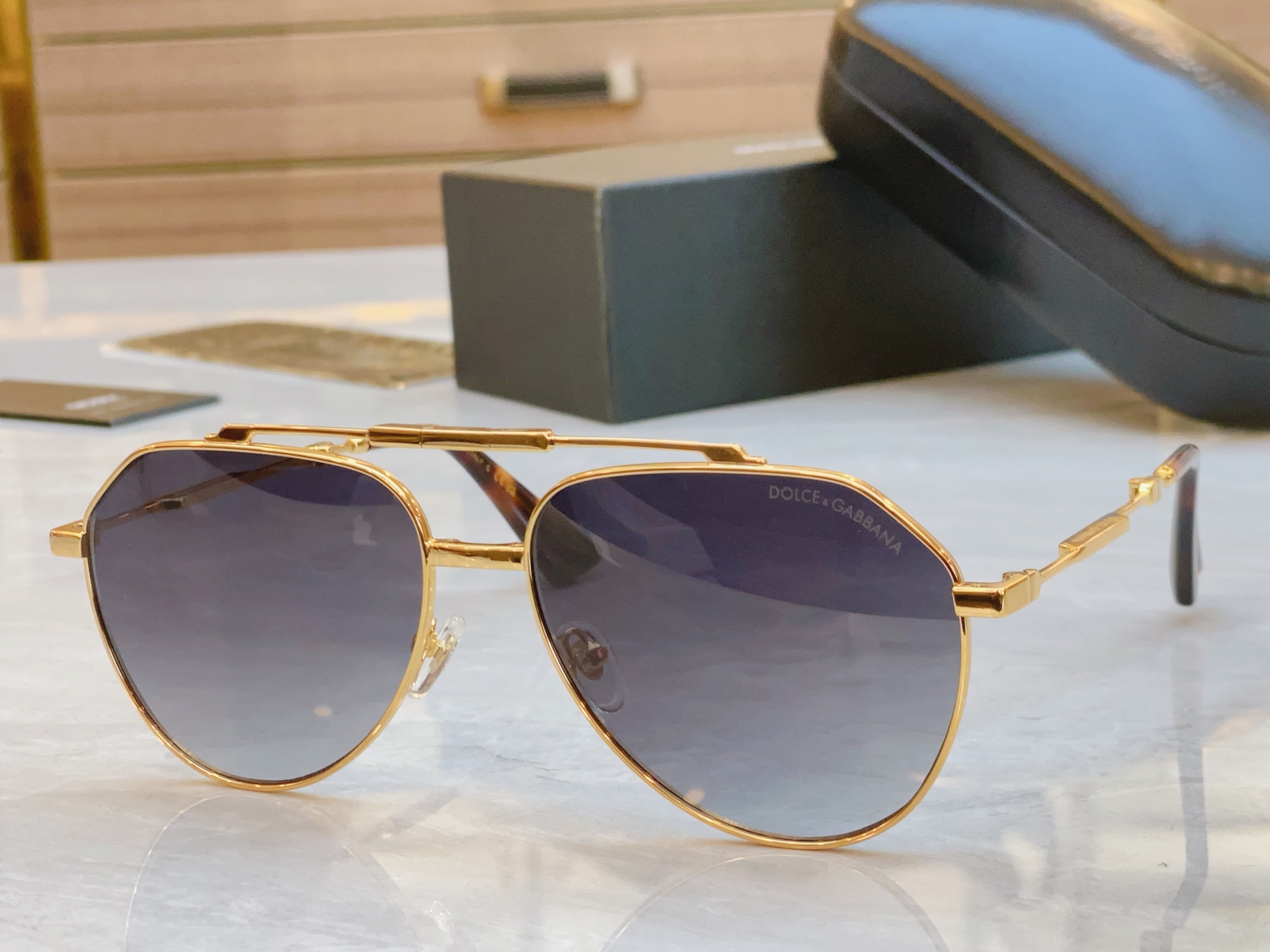 ，【DOLCE & GABBAN*】D*G新款太阳镜，MODEL：DG2302，SIZE：61口16-1