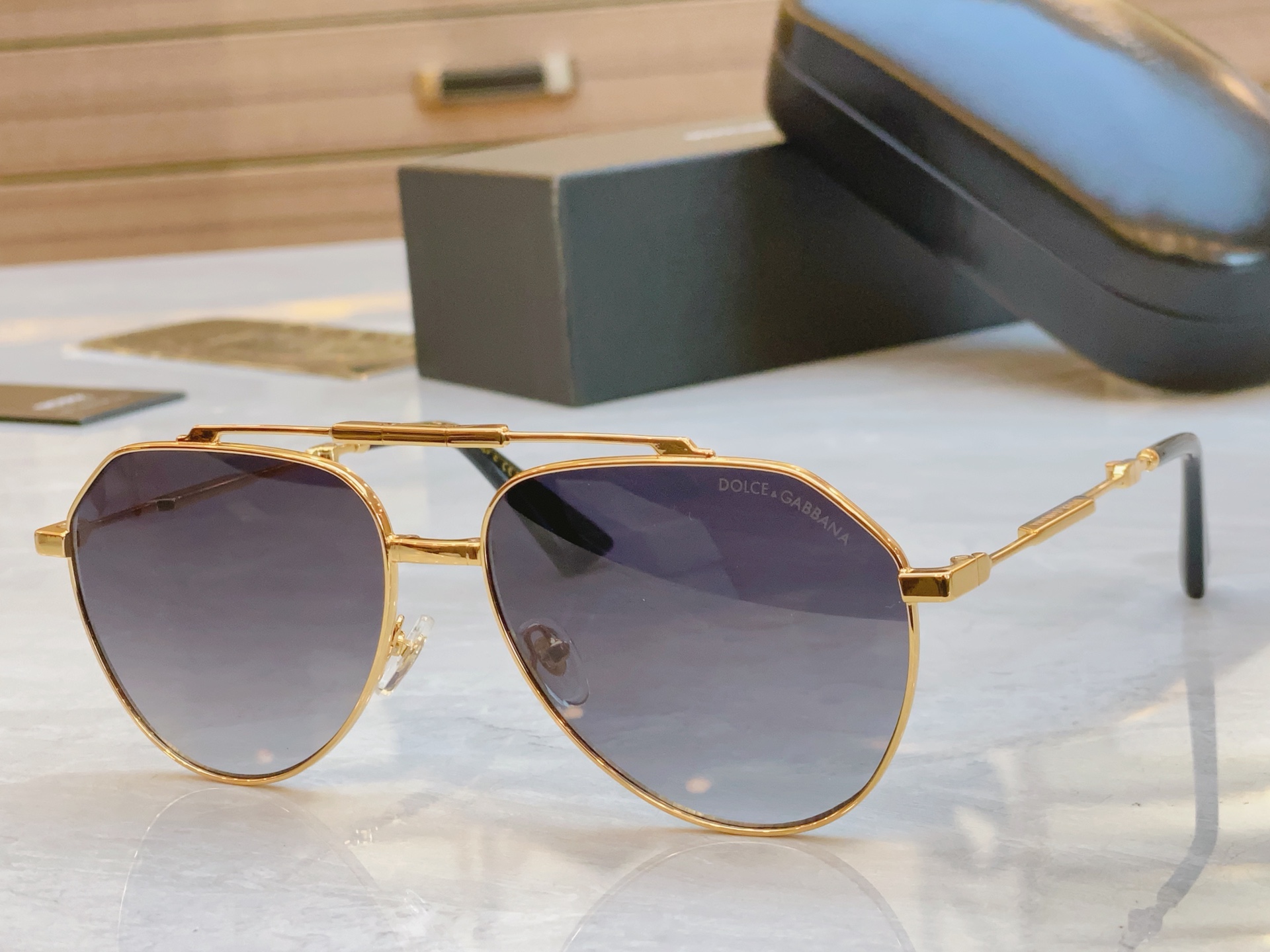 ，【DOLCE & GABBAN*】D*G新款太阳镜，MODEL：DG2302，SIZE：61口16-1