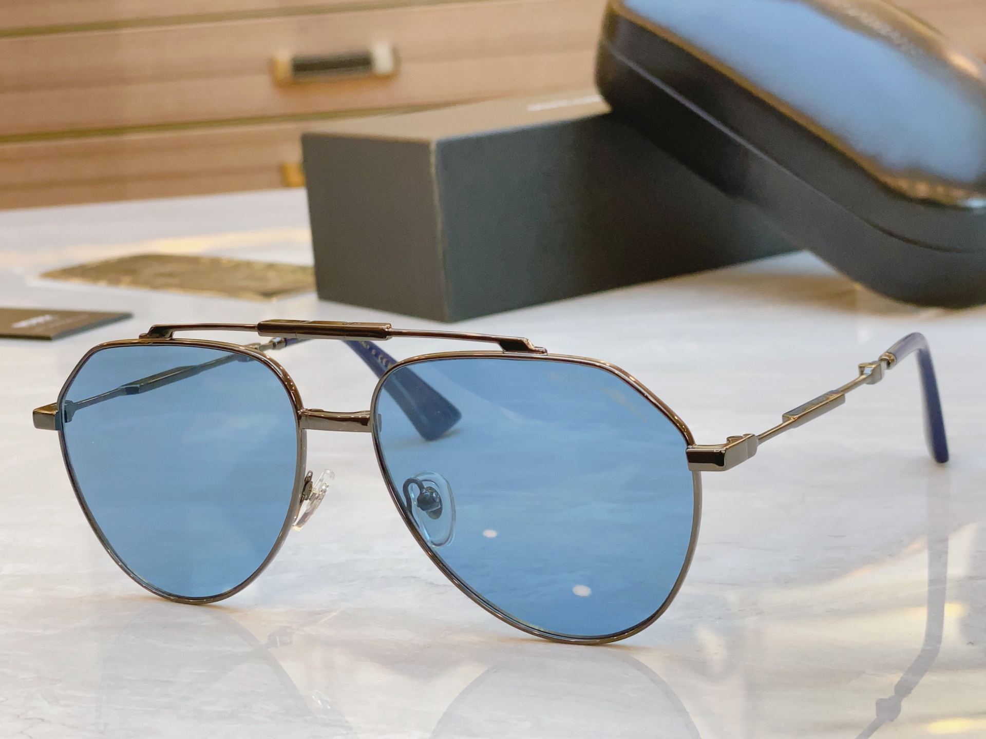 ，【DOLCE & GABBAN*】D*G新款太阳镜，MODEL：DG2302，SIZE：61口16-1