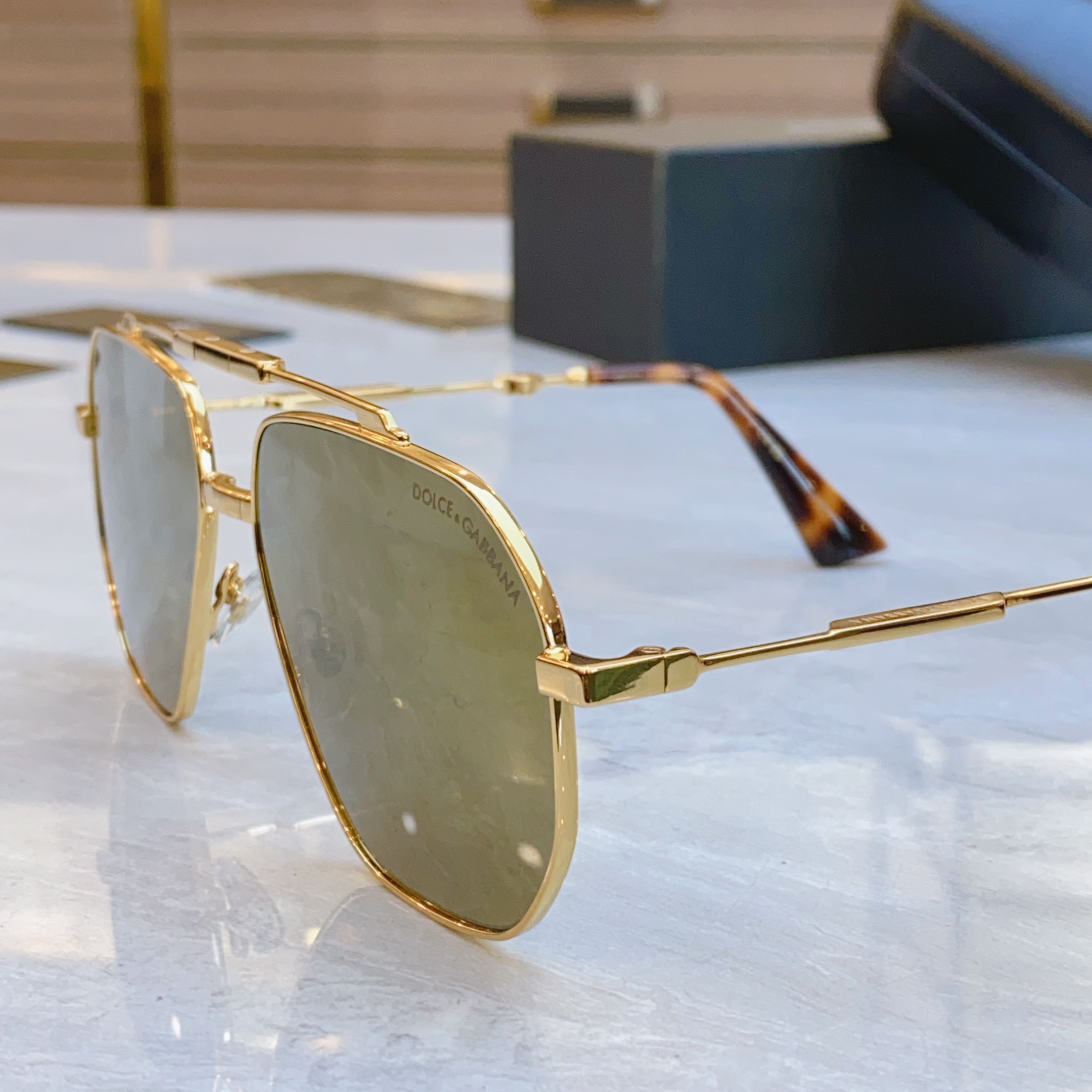 ，【DOLCE & GABBAN*】D*G新款太阳镜，MODEL：DG6664，SIZE：61口16-1