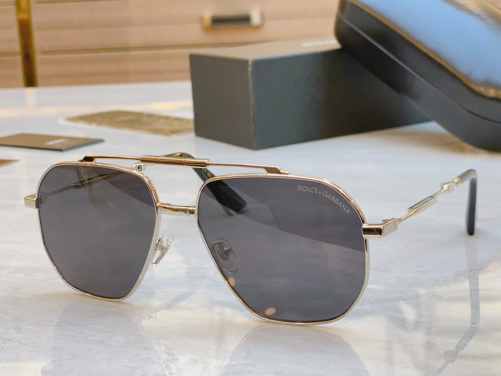 ，【DOLCE & GABBAN*】D*G新款太阳镜，MODEL：DG6664，SIZE：61口16-1