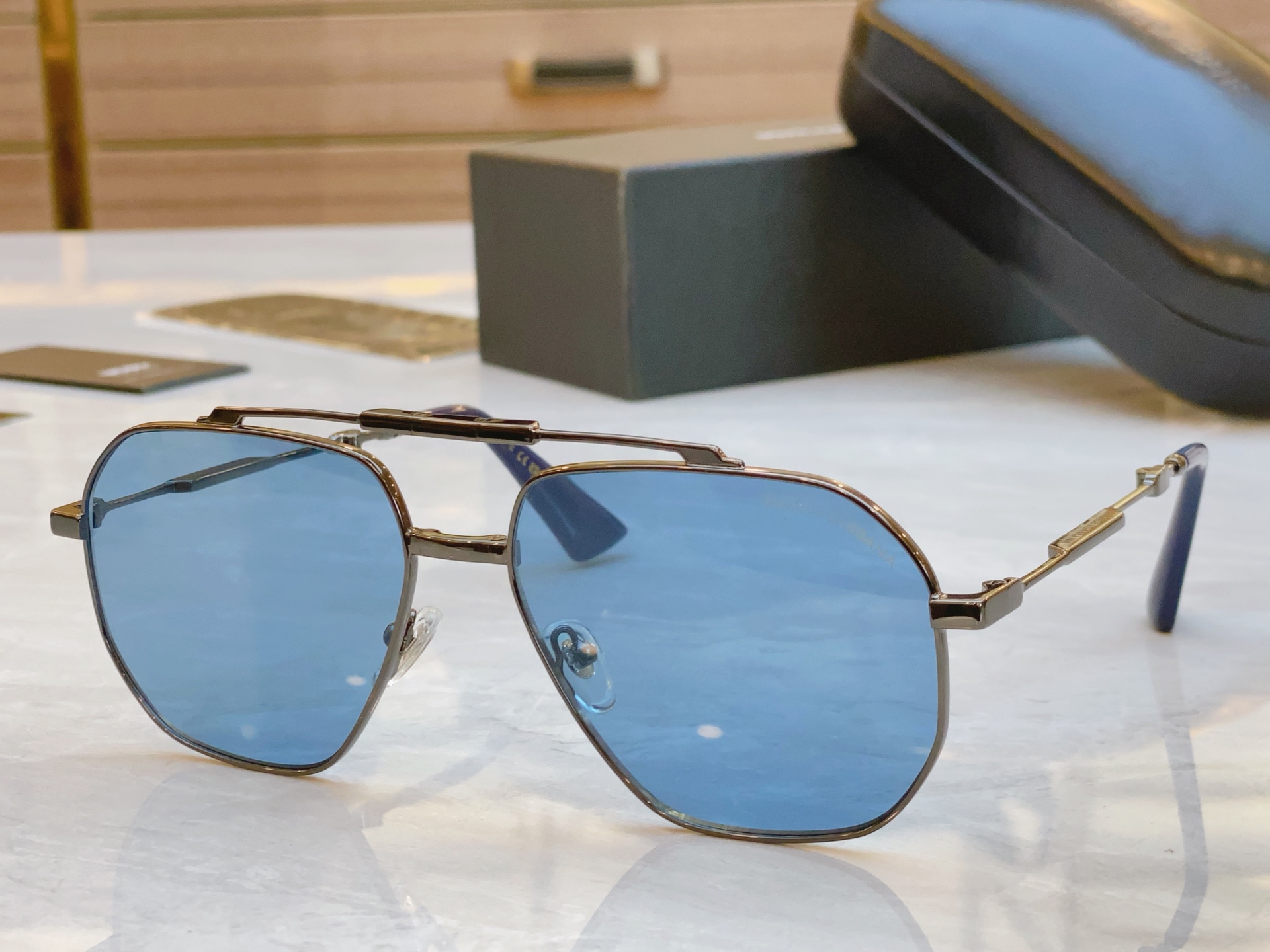 ，【DOLCE & GABBAN*】D*G新款太阳镜，MODEL：DG6664，SIZE：61口16-1