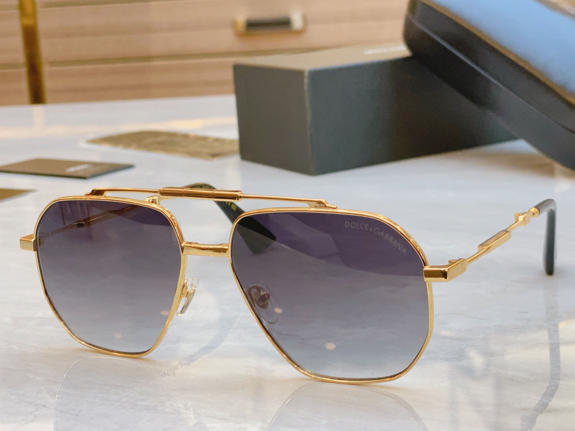 ，【DOLCE & GABBAN*】D*G新款太阳镜，MODEL：DG6664，SIZE：61口16-1