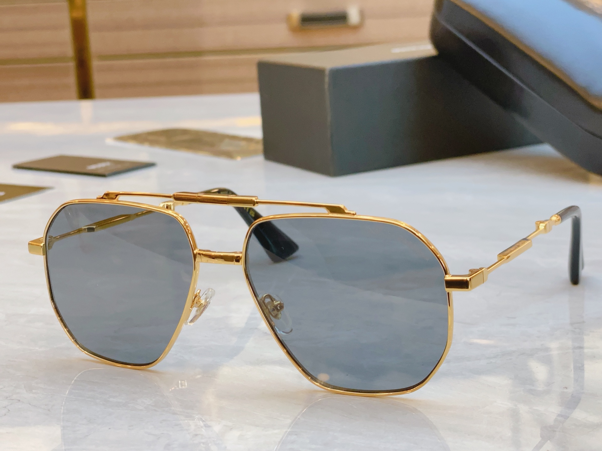 ，【DOLCE & GABBAN*】D*G新款太阳镜，MODEL：DG6664，SIZE：61口16-1
