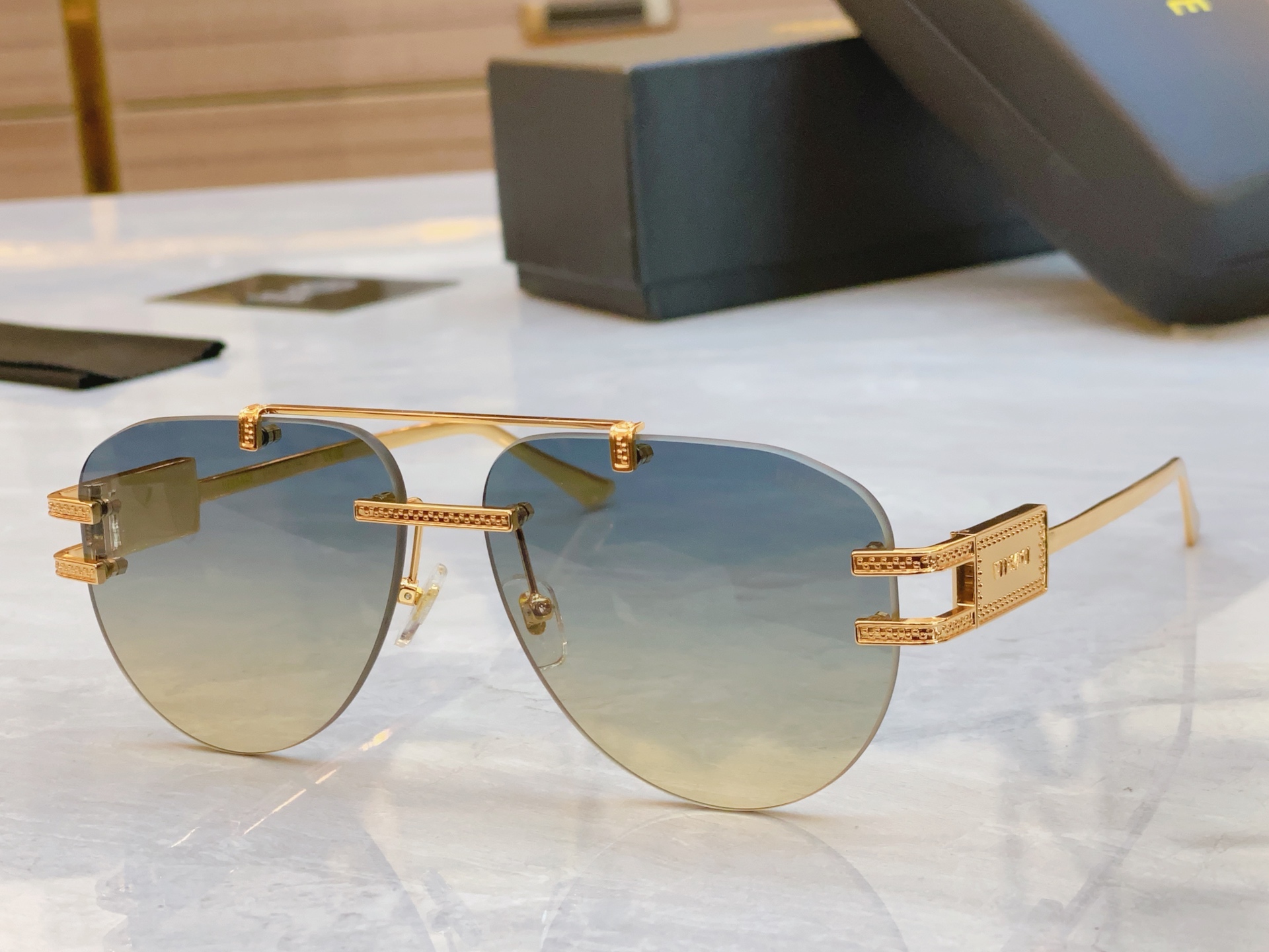 ，【VERSAC*】范思*哲新款太阳镜，MODEL：VE 6798，SIZE：60口13-142