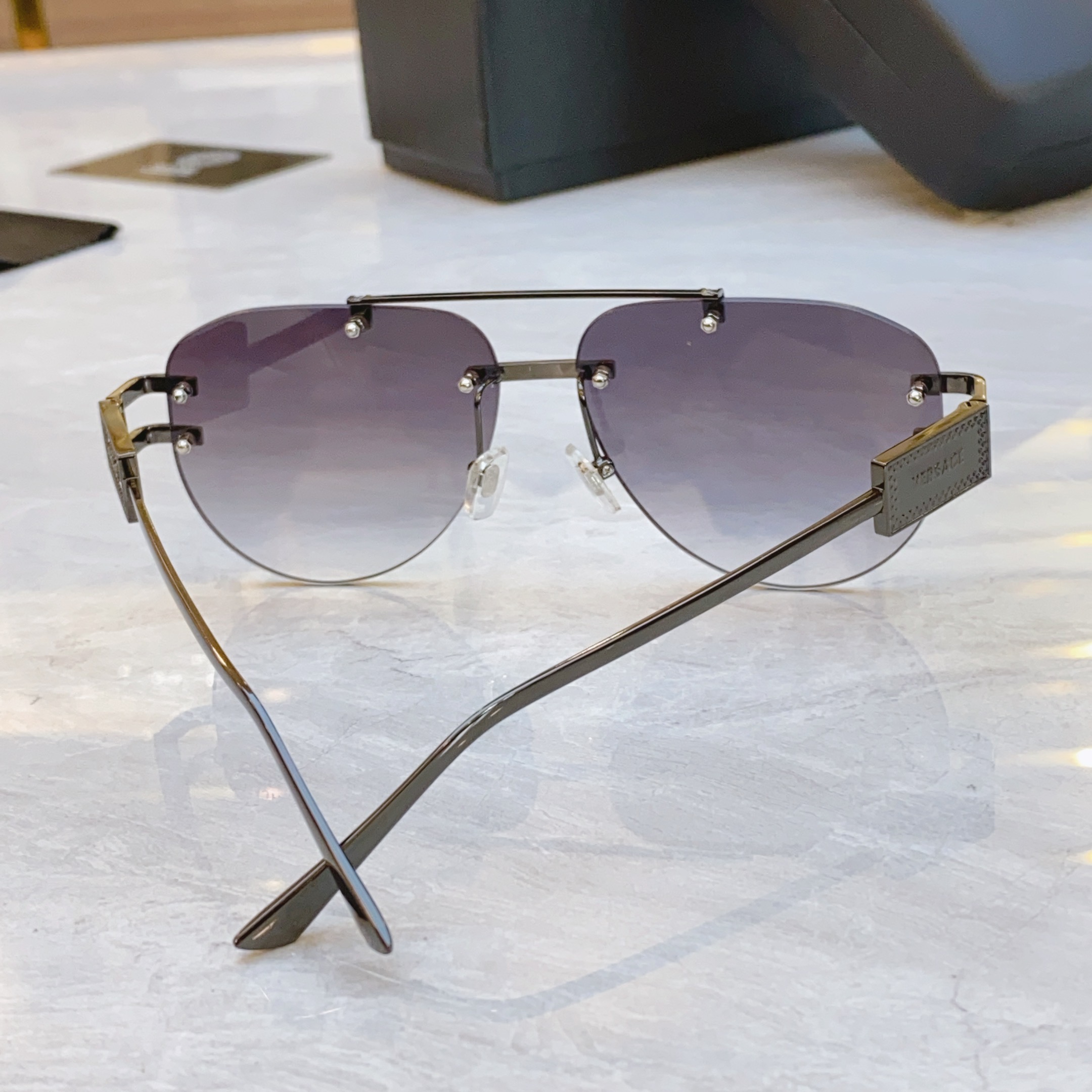 ，【VERSAC*】范思*哲新款太阳镜，MODEL：VE 6798，SIZE：60口13-142
